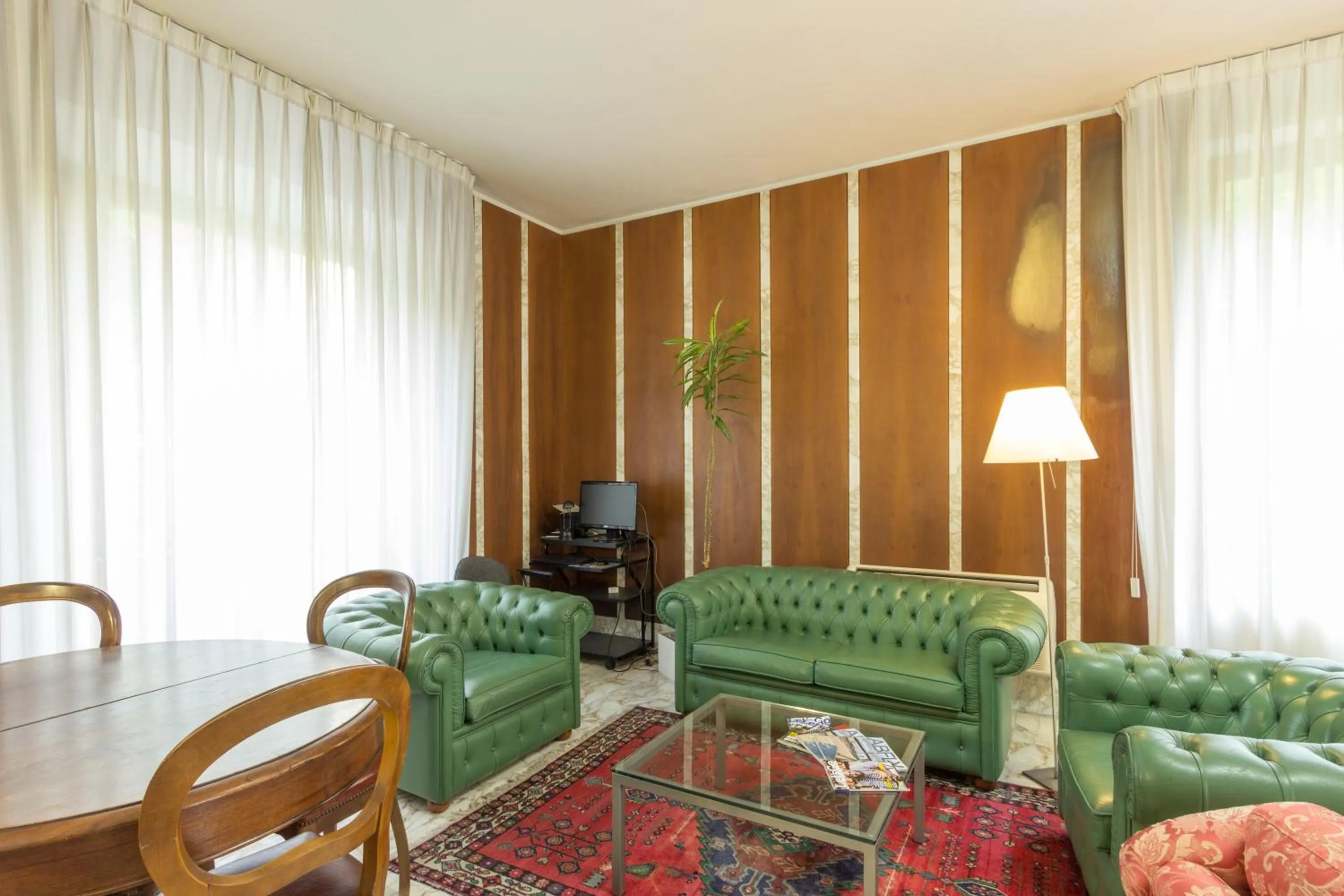 Communal lounge/ TV room in Hotel Roma