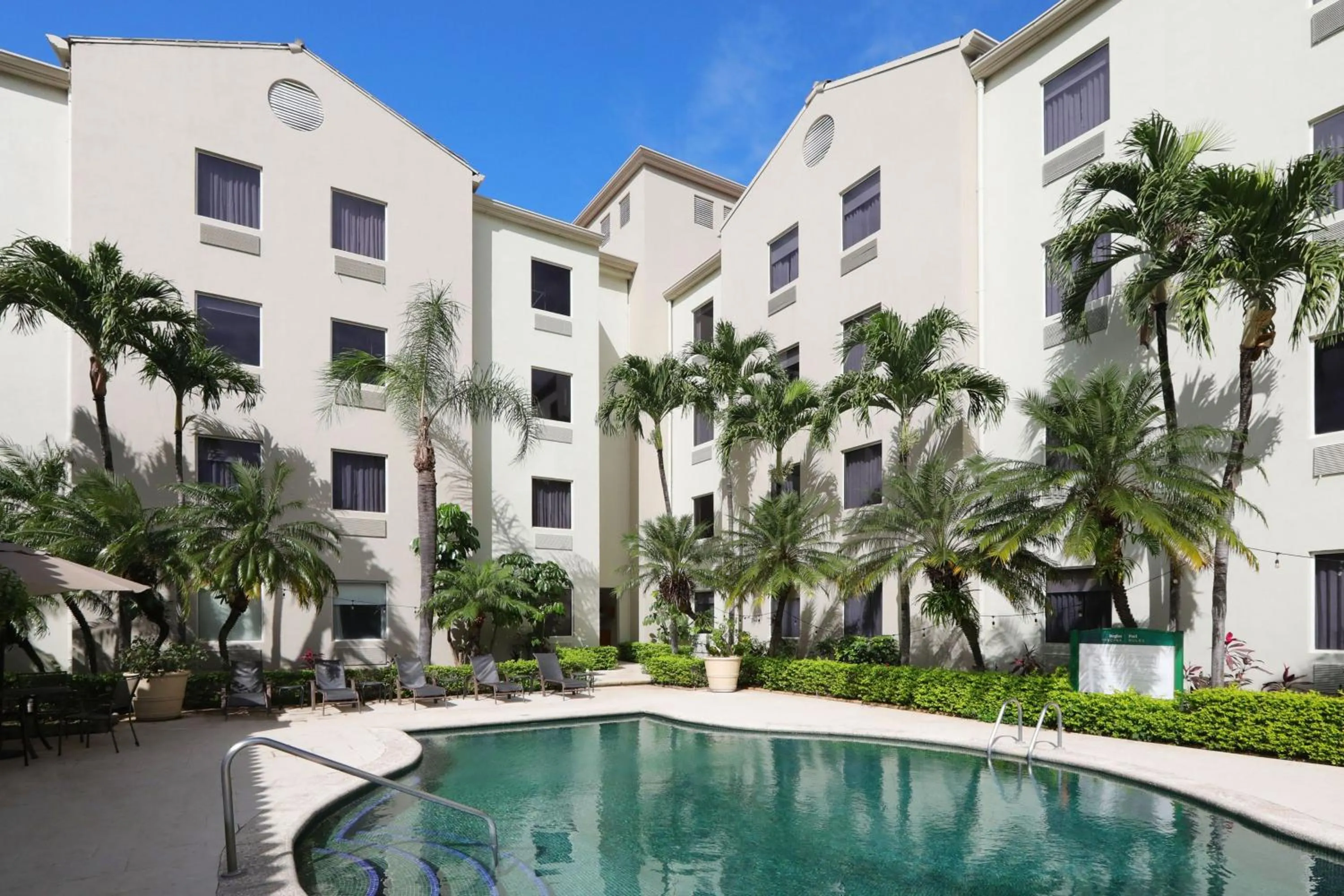 Swimming pool in Four Points by Sheraton San Jose Costa Rica