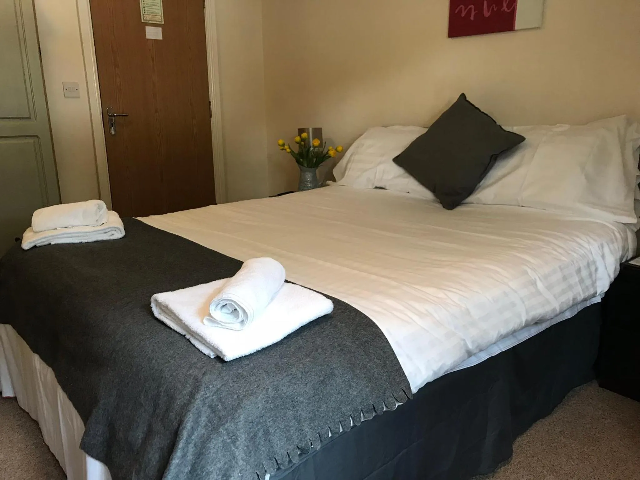 Bedroom, Bed in The Newbridge Hotel