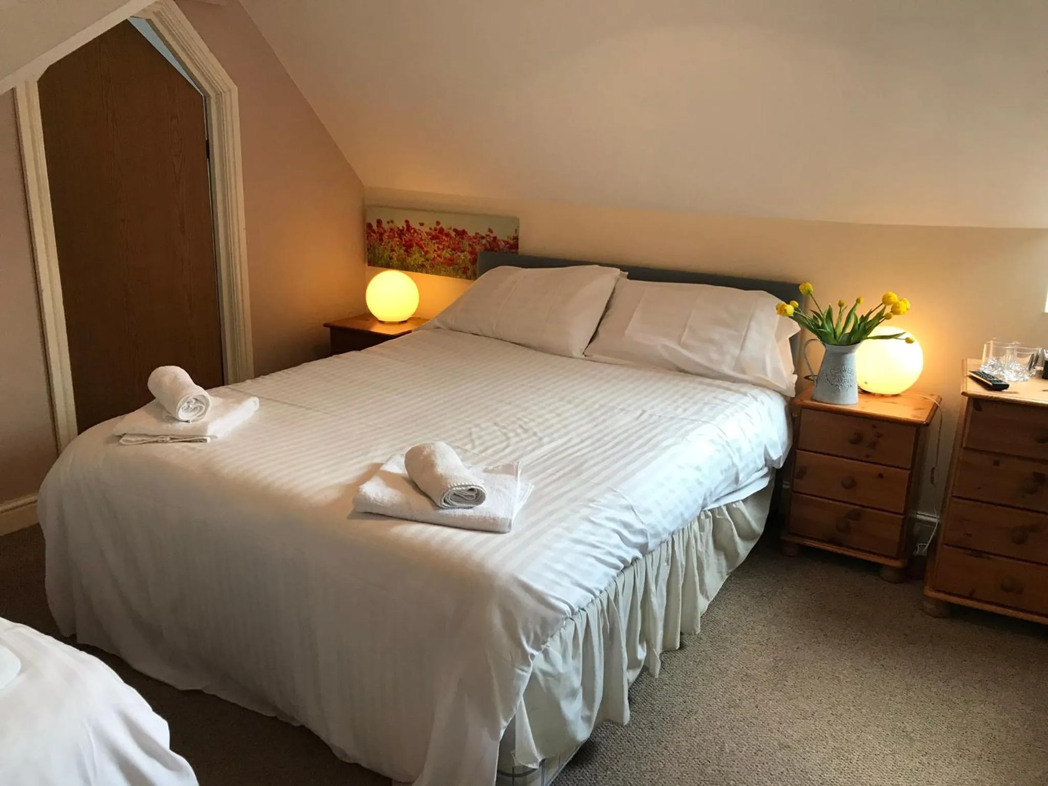 Bedroom, Bed in The Newbridge Hotel