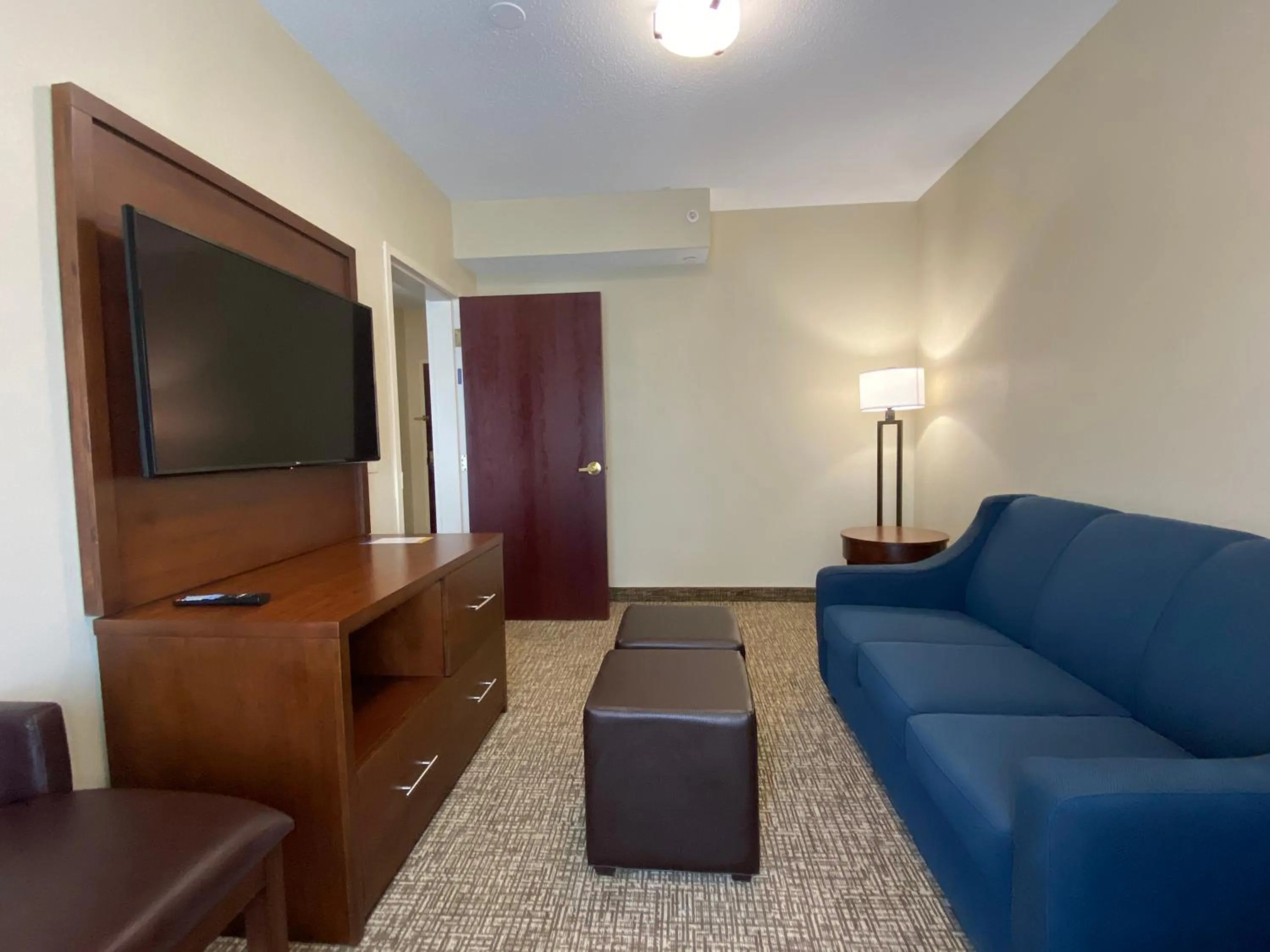 Living room in Comfort Inn East Windsor - Springfield