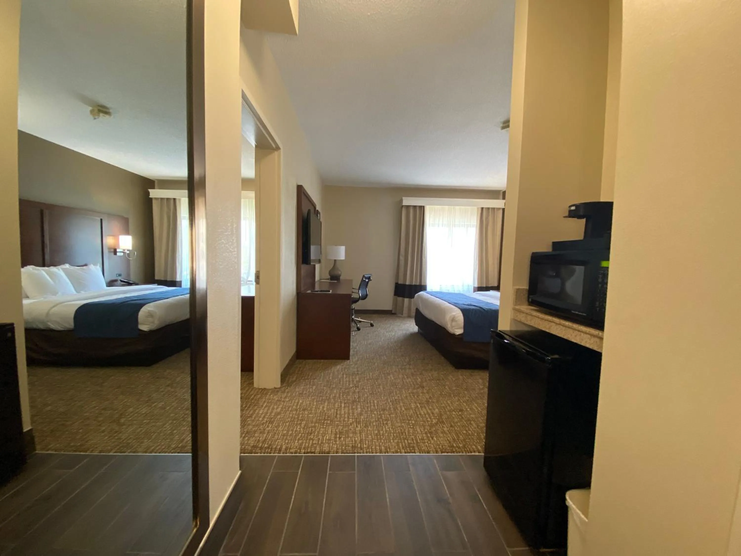 Bedroom, Bed in Comfort Inn East Windsor - Springfield