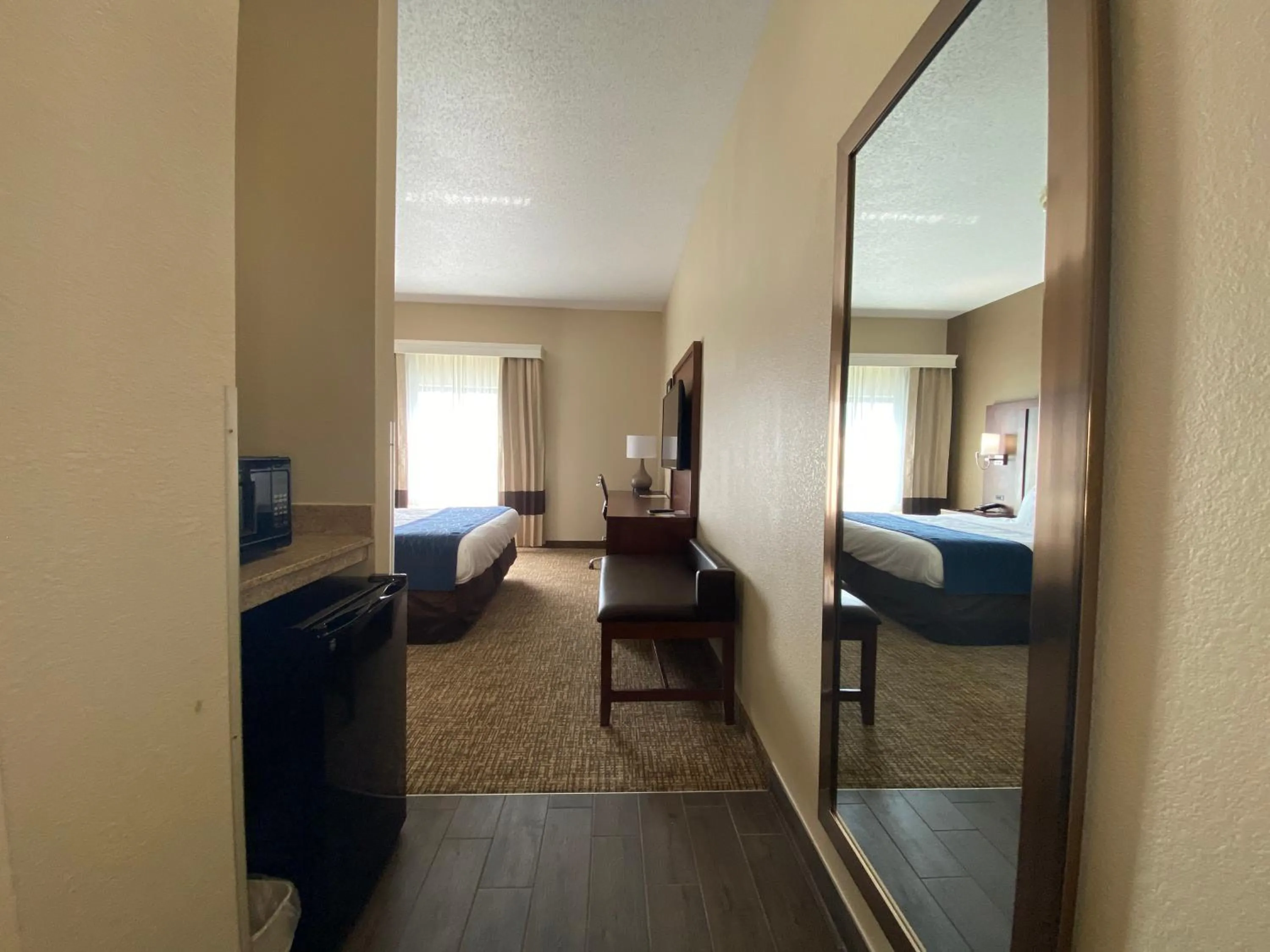 Bedroom, Bed in Comfort Inn East Windsor - Springfield