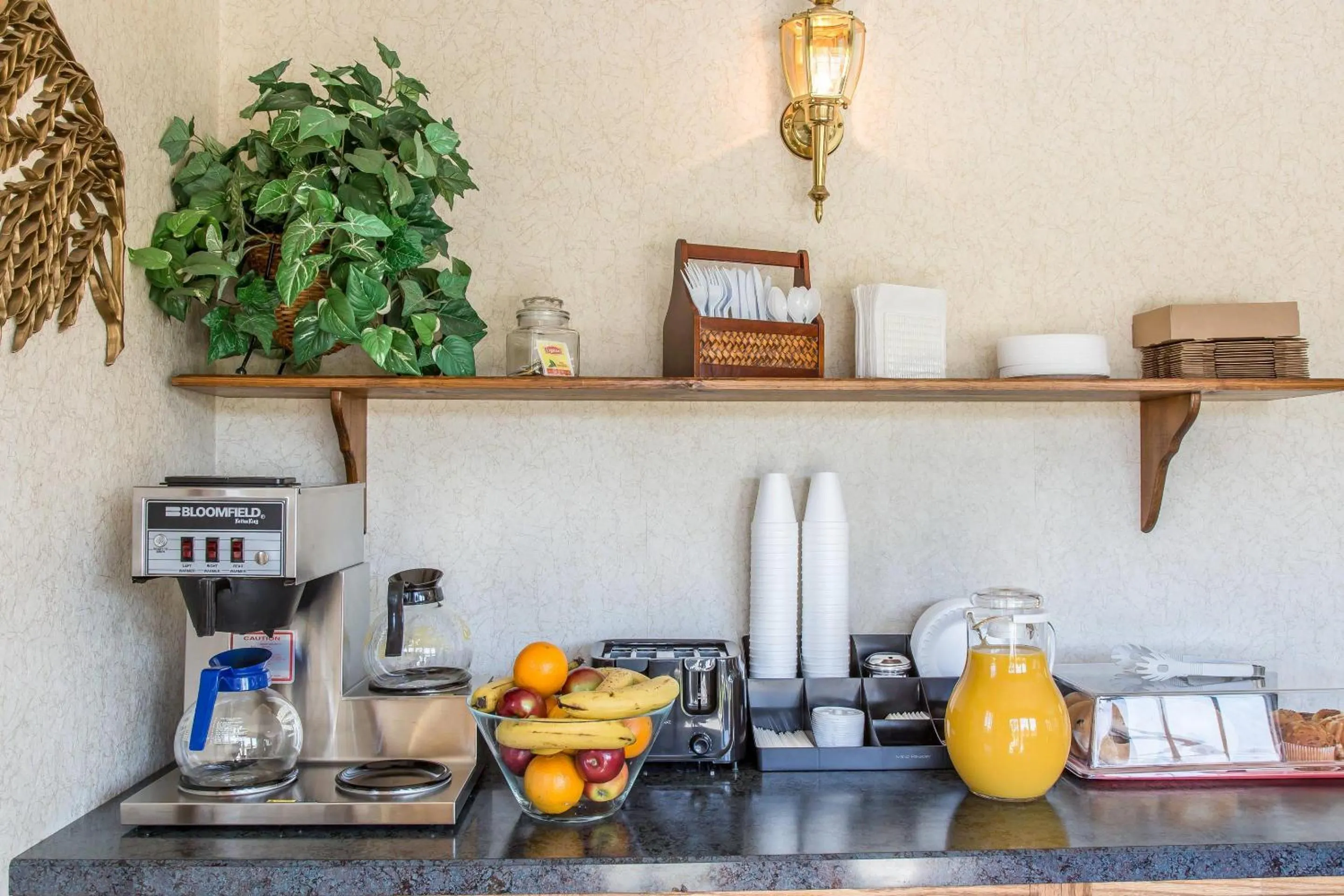 Breakfast in Rodeway Inn Waterford - New London