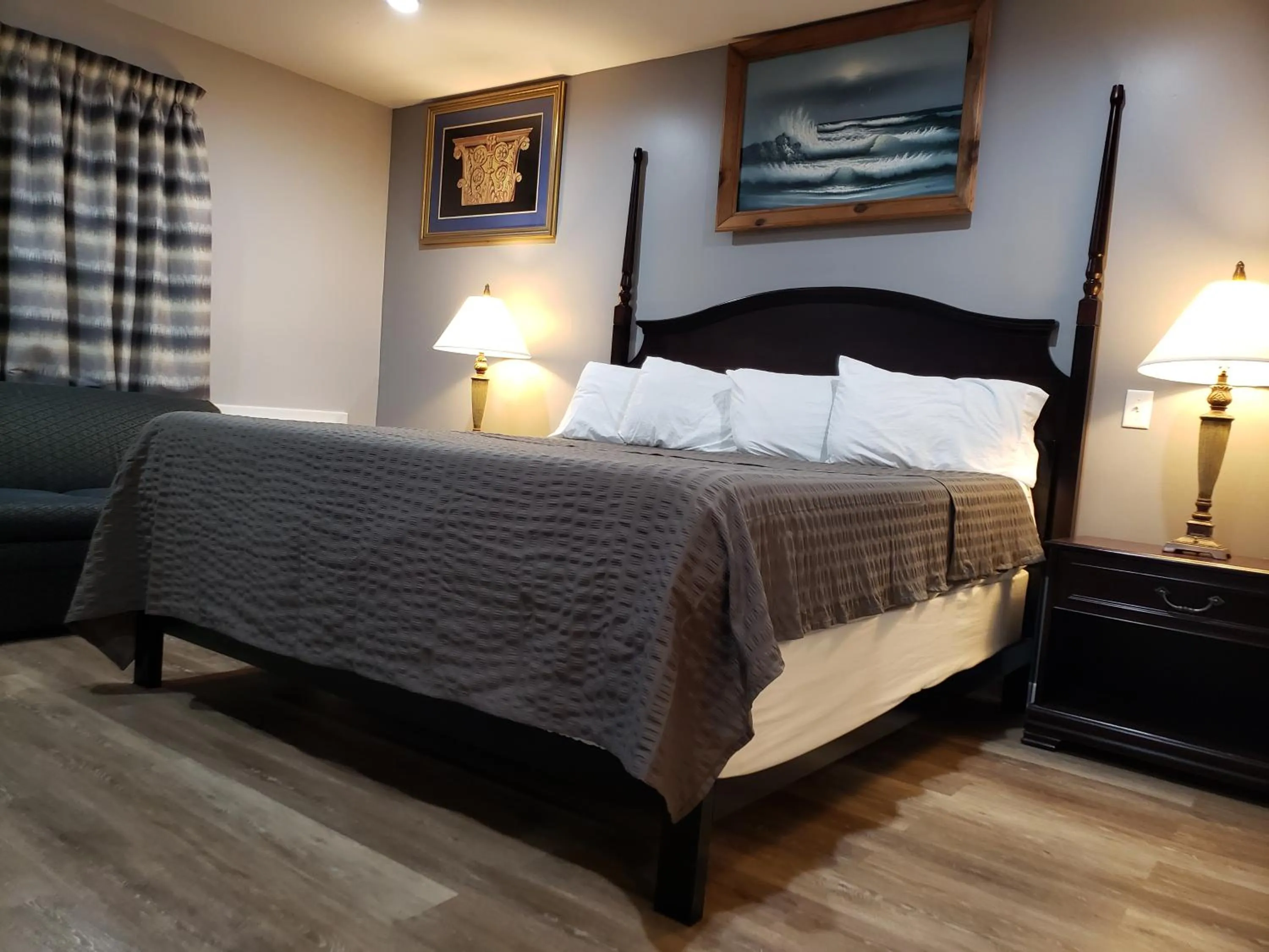 Bed in Rodeway Inn Waterford - New London