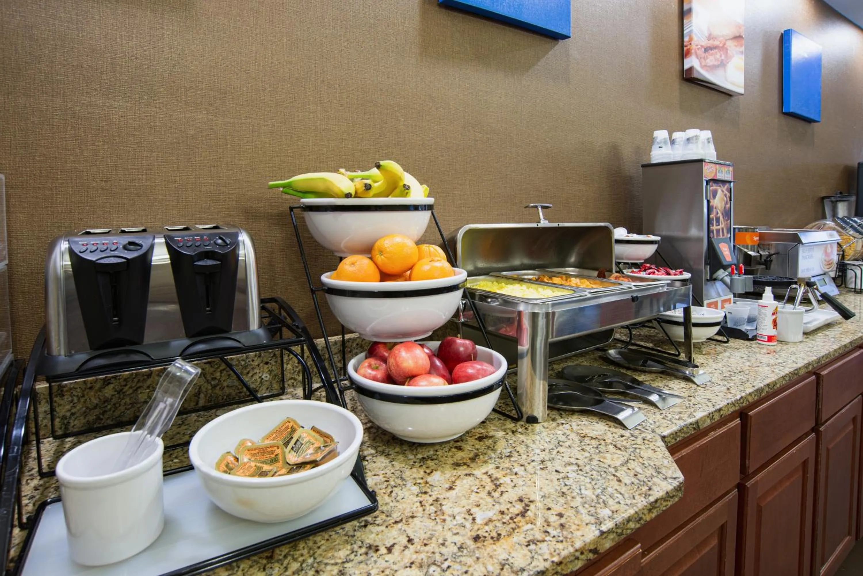 Kitchen or kitchenette in Comfort Inn Naugatuck-Shelton, CT