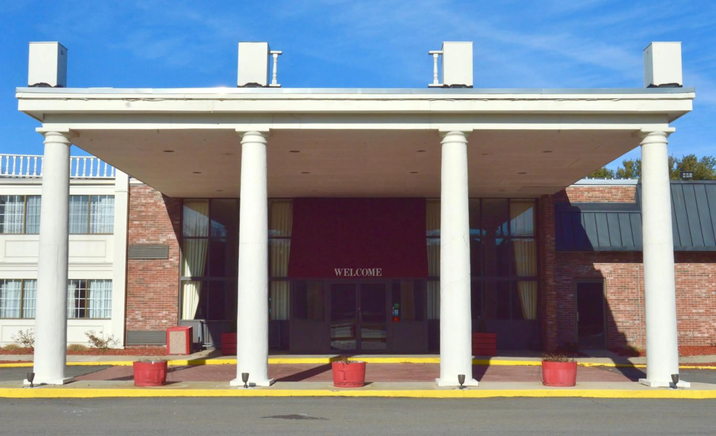 Facade/entrance in Mystic River Hotel & Suites