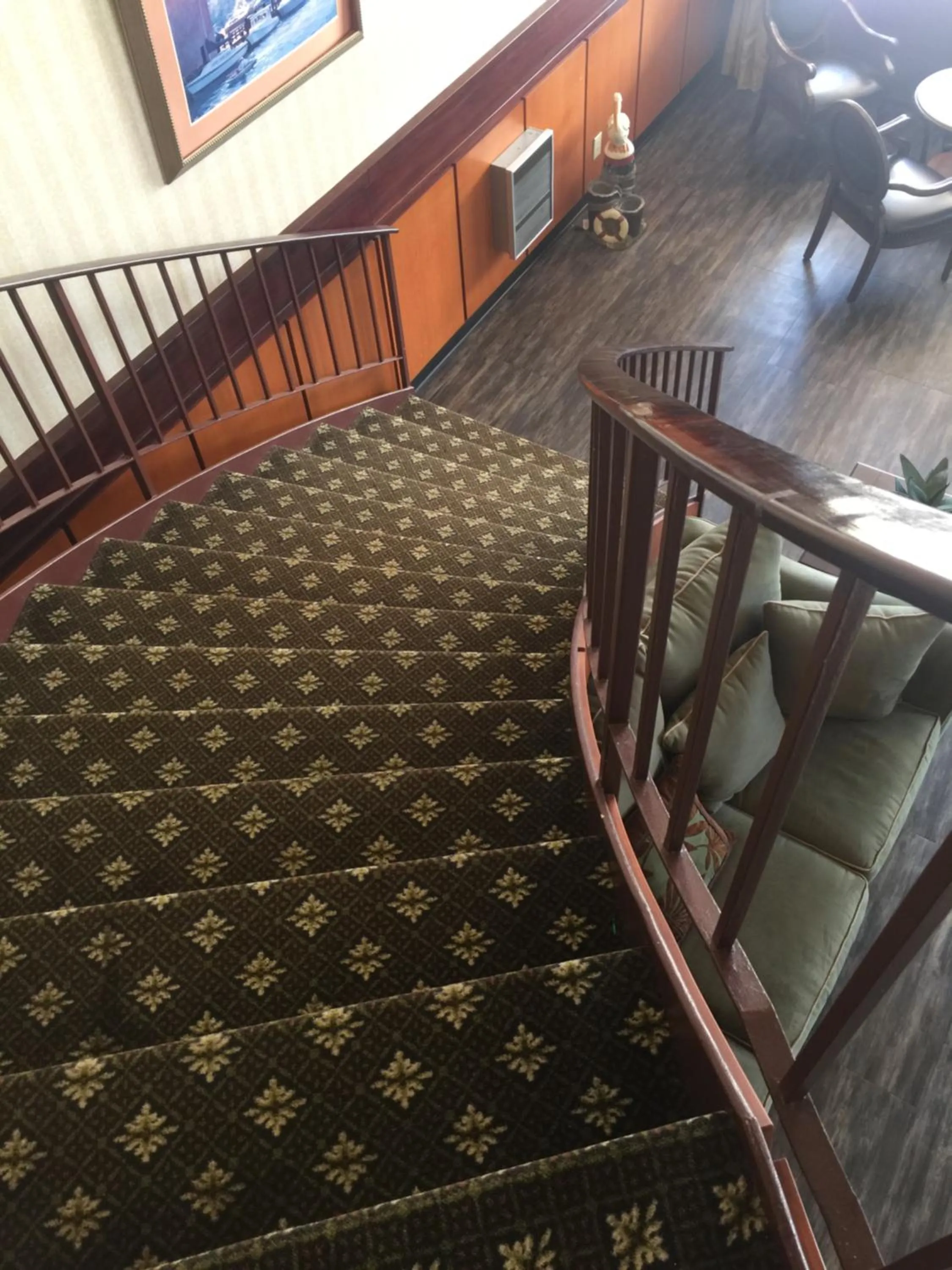 Mystic River Hotel & Suites