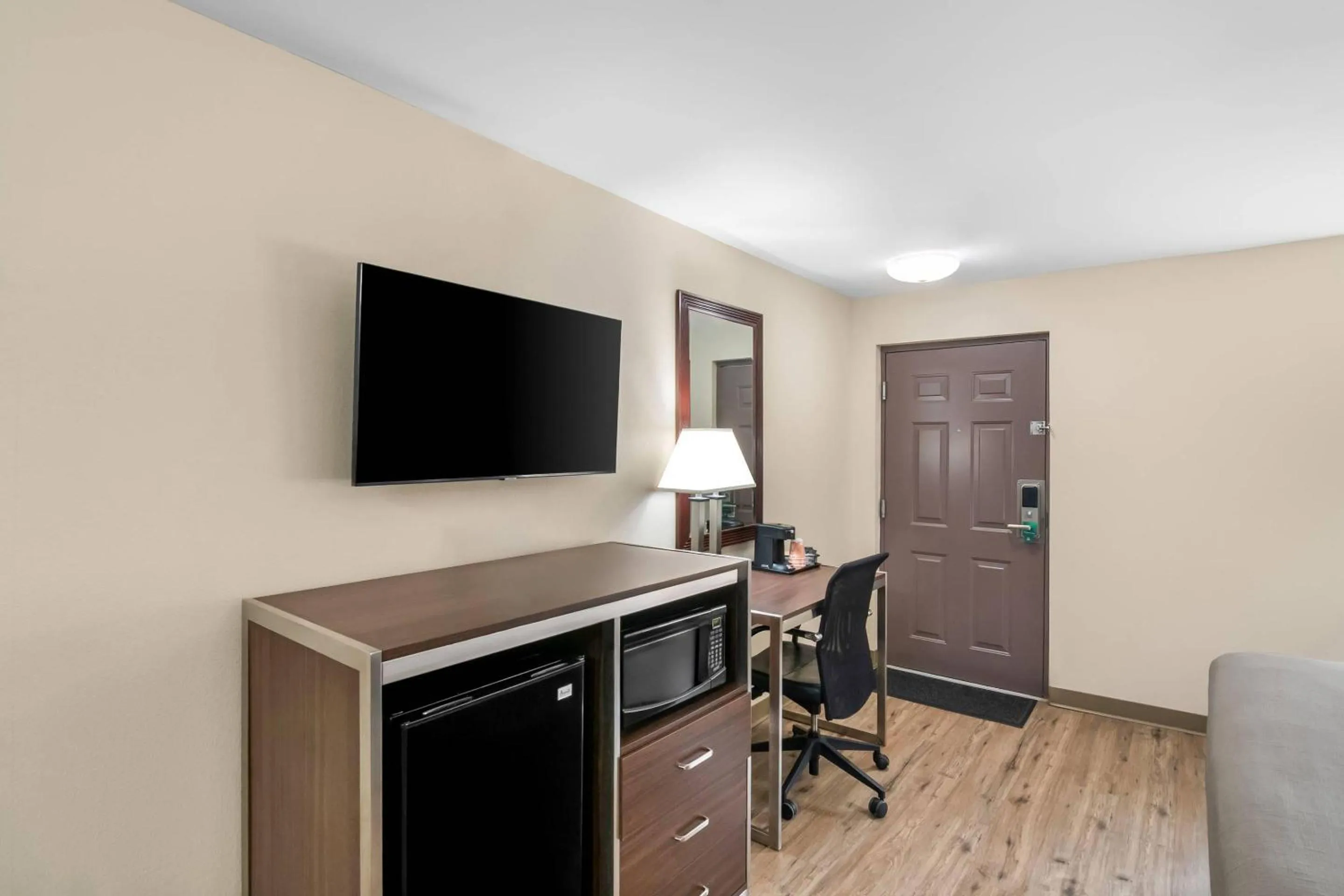 Bedroom in Quality Inn Waterbury East