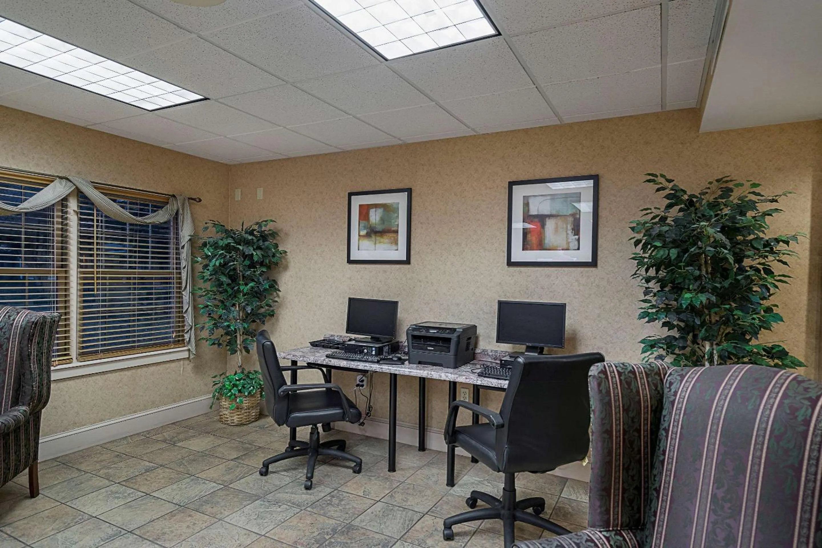 Fitness centre/facilities, Business Area/Conference Room in Quality Inn & Suites Skyways