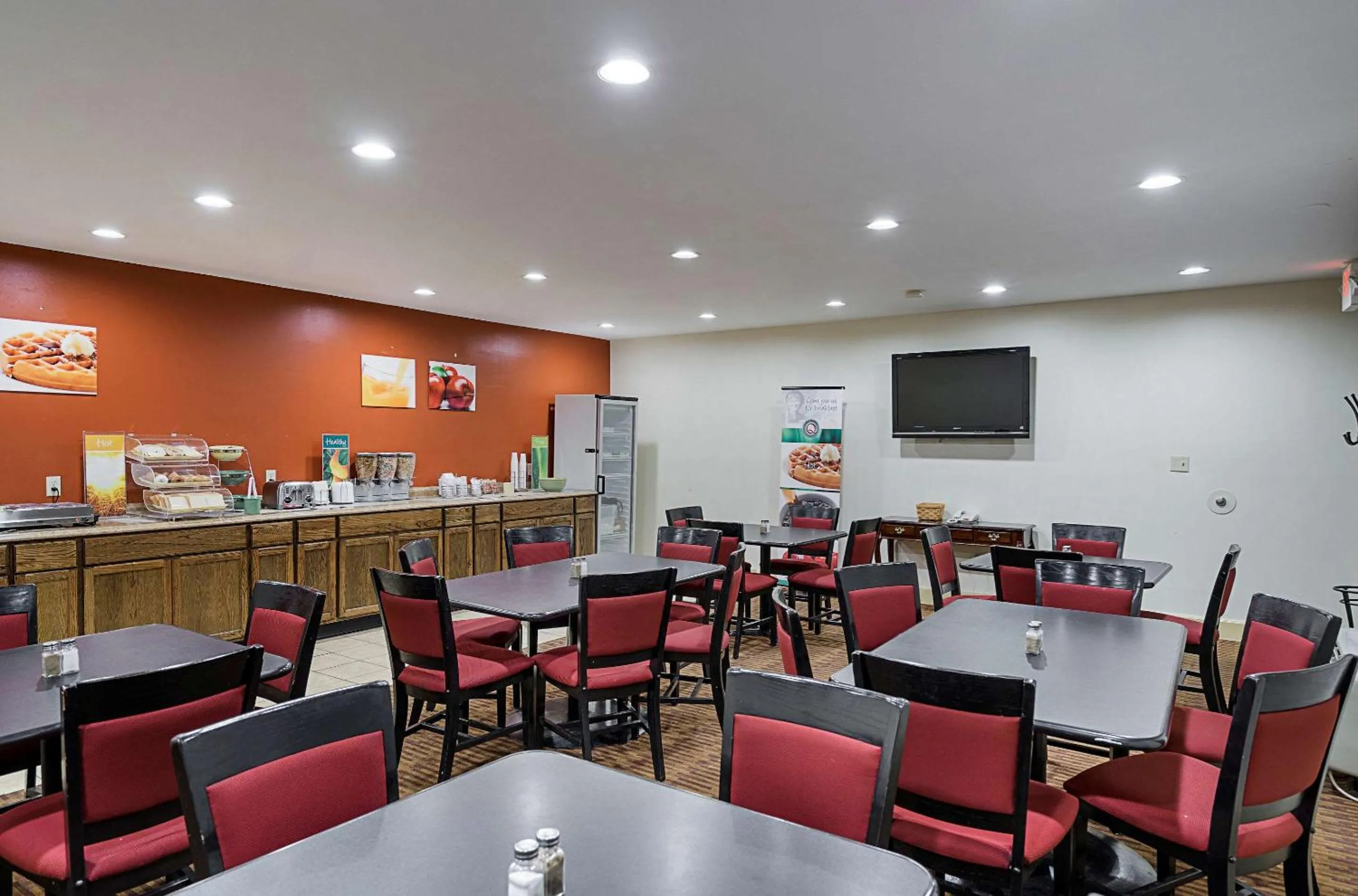 Restaurant/Places to Eat in Quality Inn & Suites Skyways