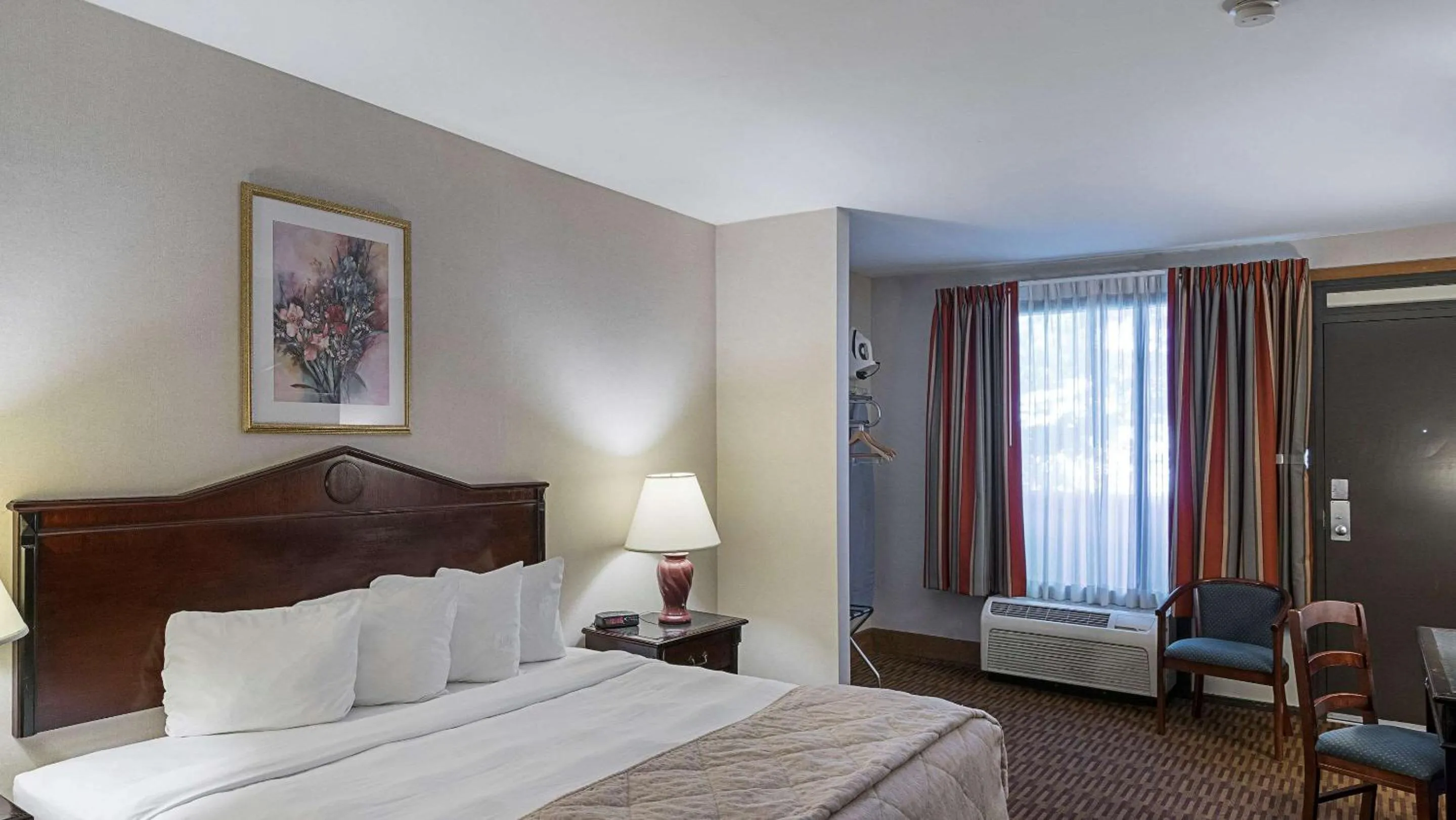 Photo of the whole room in Quality Inn & Suites Skyways