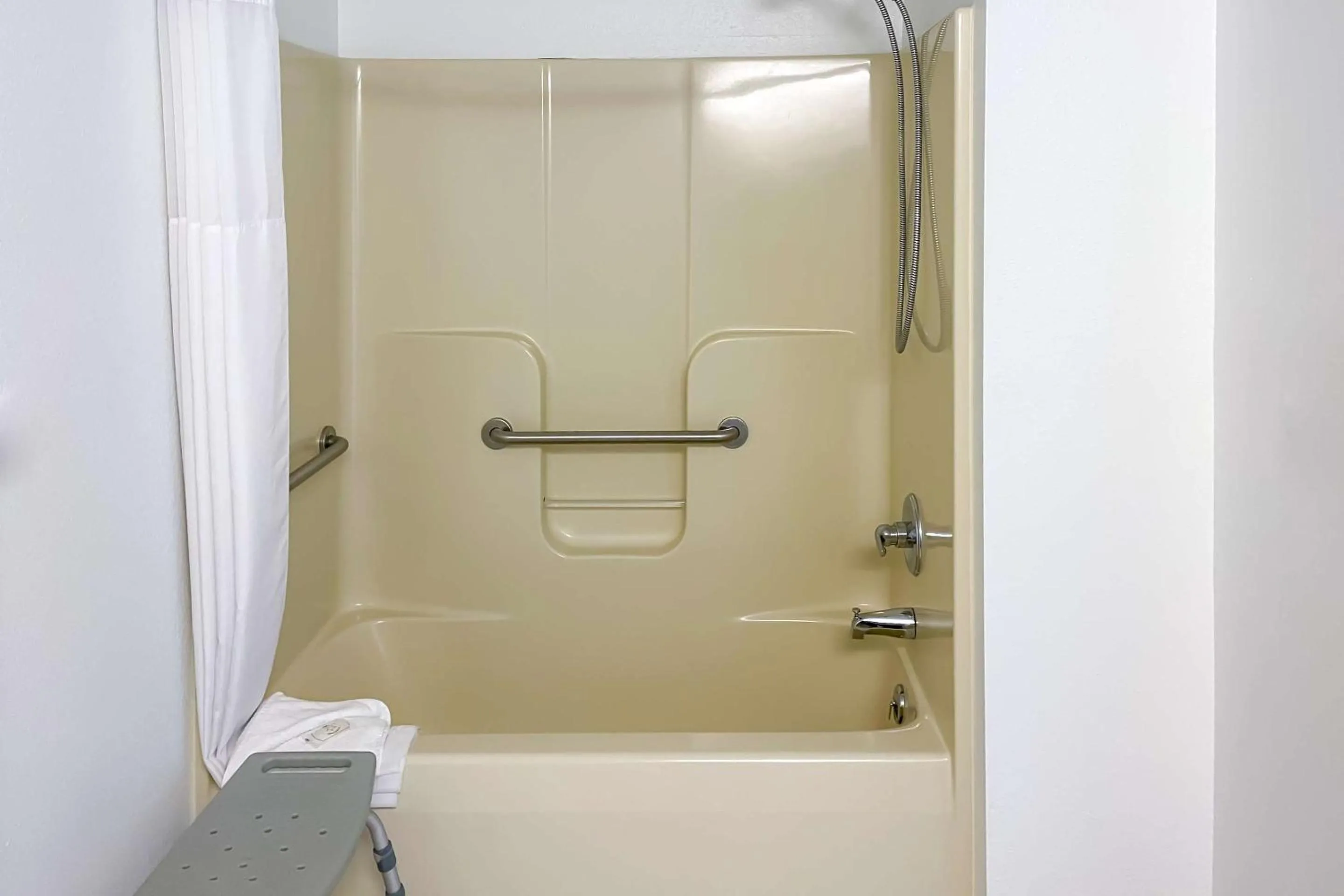 Bedroom in Quality Inn & Suites Georgetown - Seaford