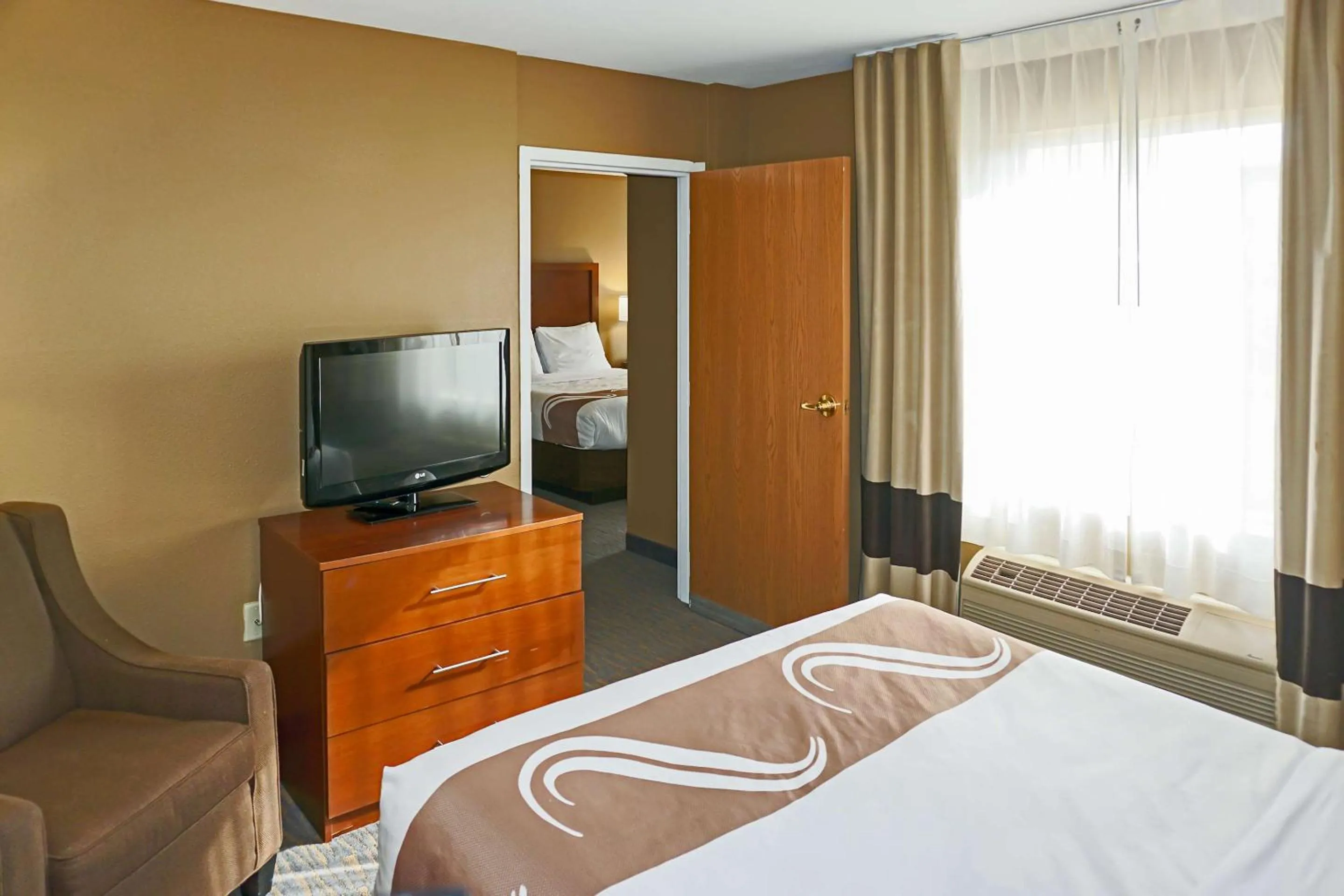 Bedroom, Bed in Quality Inn & Suites Georgetown - Seaford