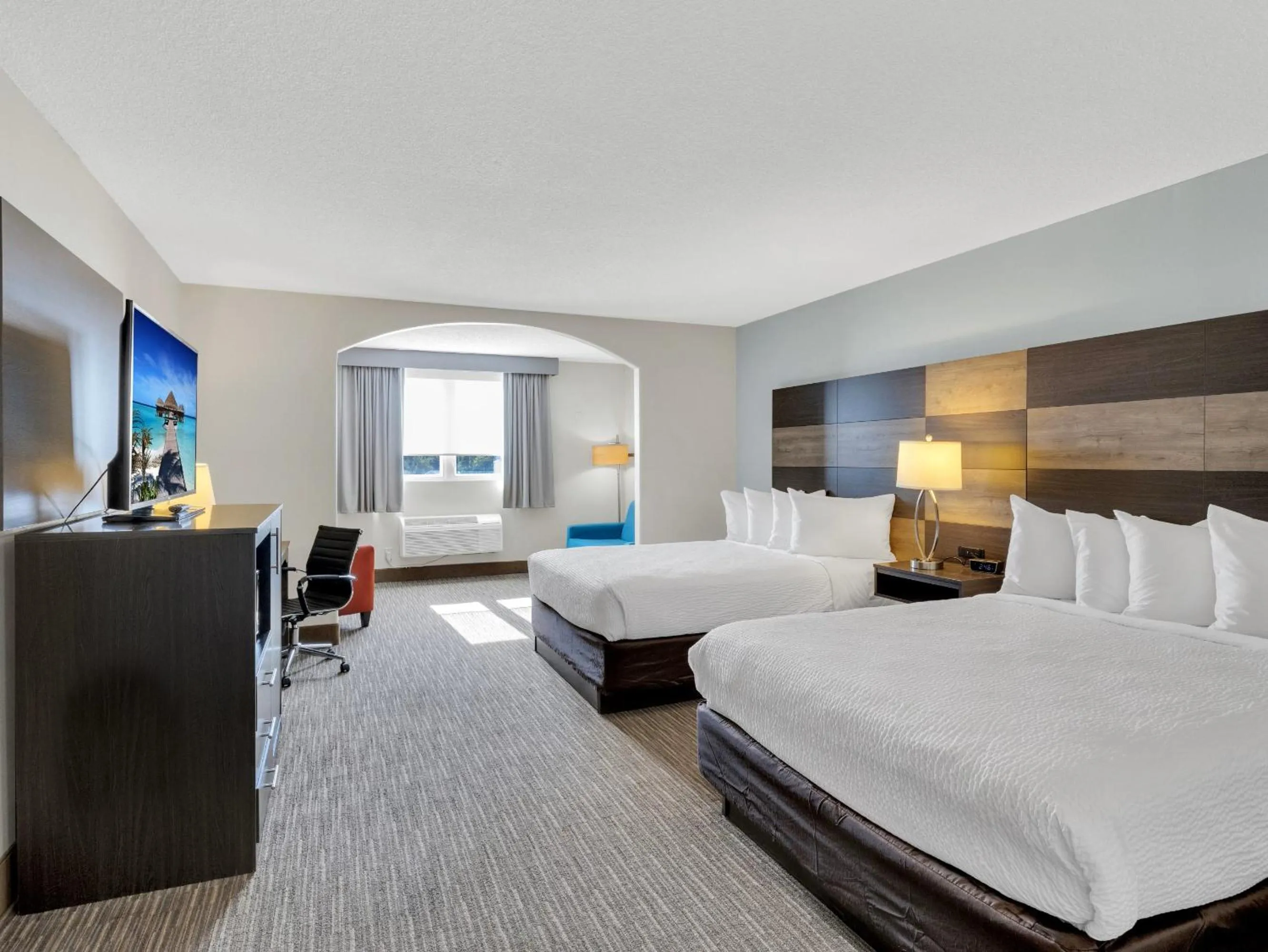 Bed in Country Inn & Suites by Radisson Rehoboth Beach - Dewey