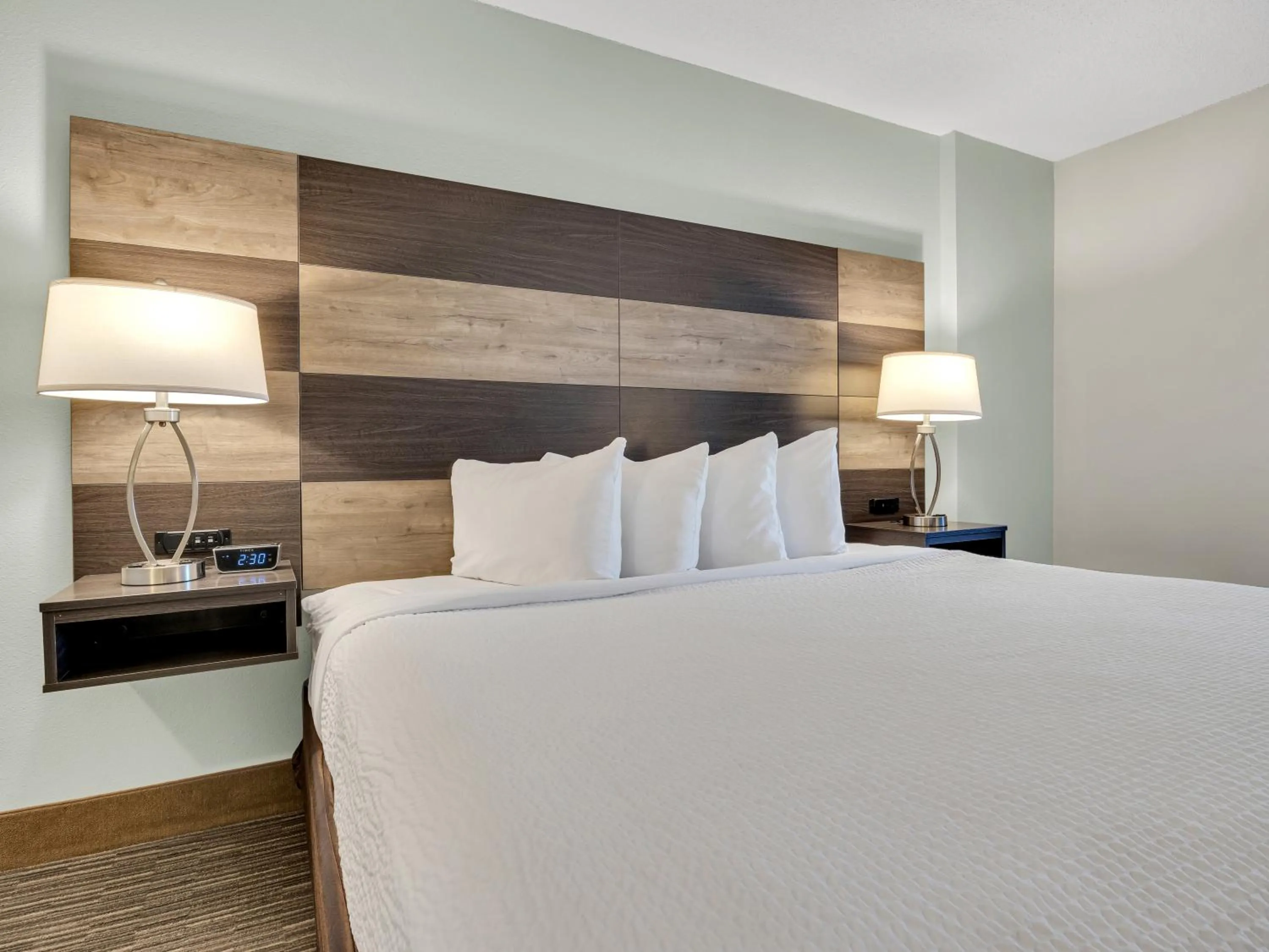 Bed in Country Inn & Suites by Radisson Rehoboth Beach - Dewey