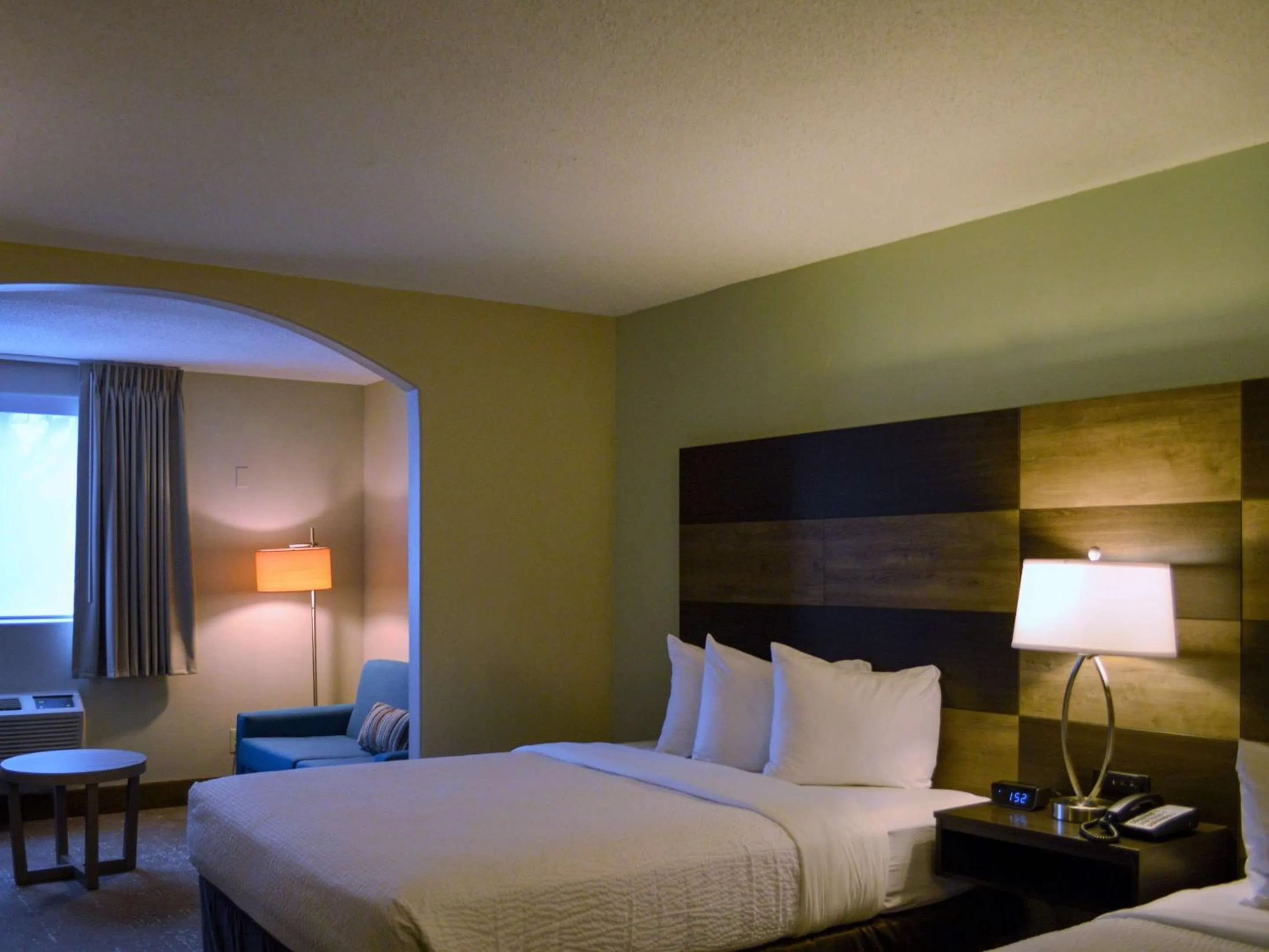 Bedroom, Bed in Country Inn & Suites by Radisson Rehoboth Beach - Dewey