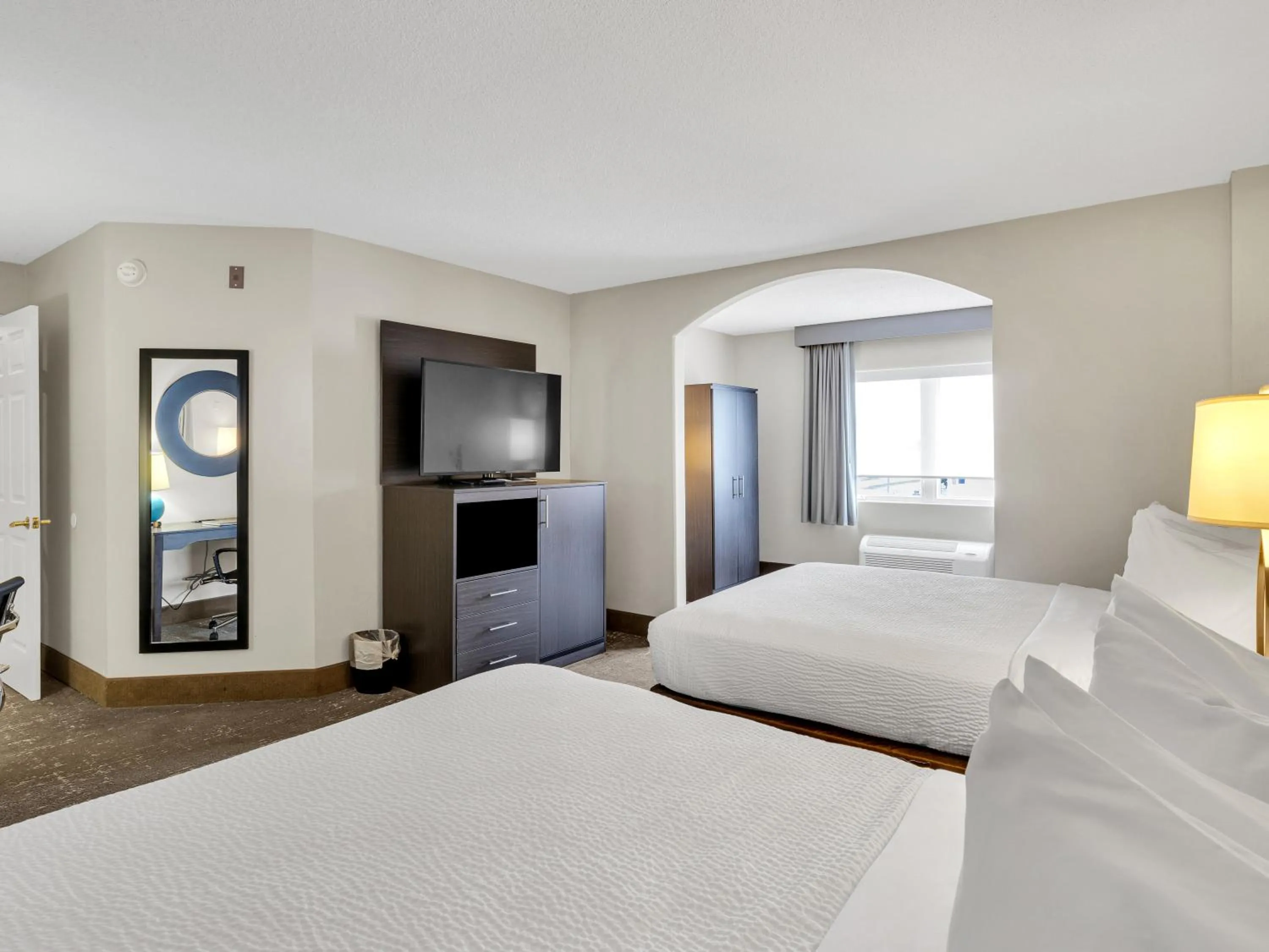 Bedroom, Bed in Country Inn & Suites by Radisson Rehoboth Beach - Dewey