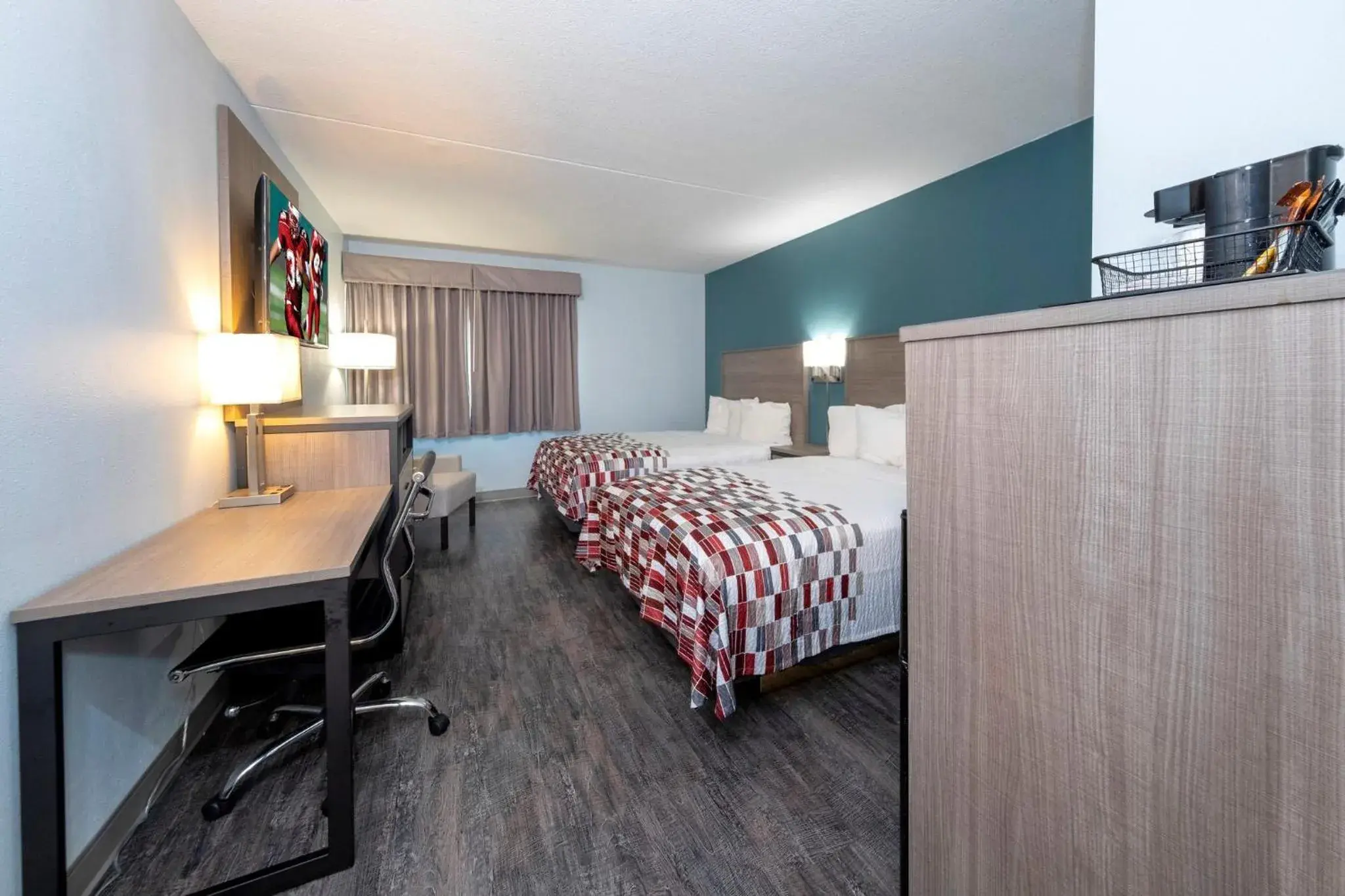 Superior Room with Two Double Beds Smoke Free in Red Roof Inn & Suites Wilmington – New Castle Superior Room with Two Double Beds Smoke Free in Red Roof Inn & Suites Wilmington – New Castle