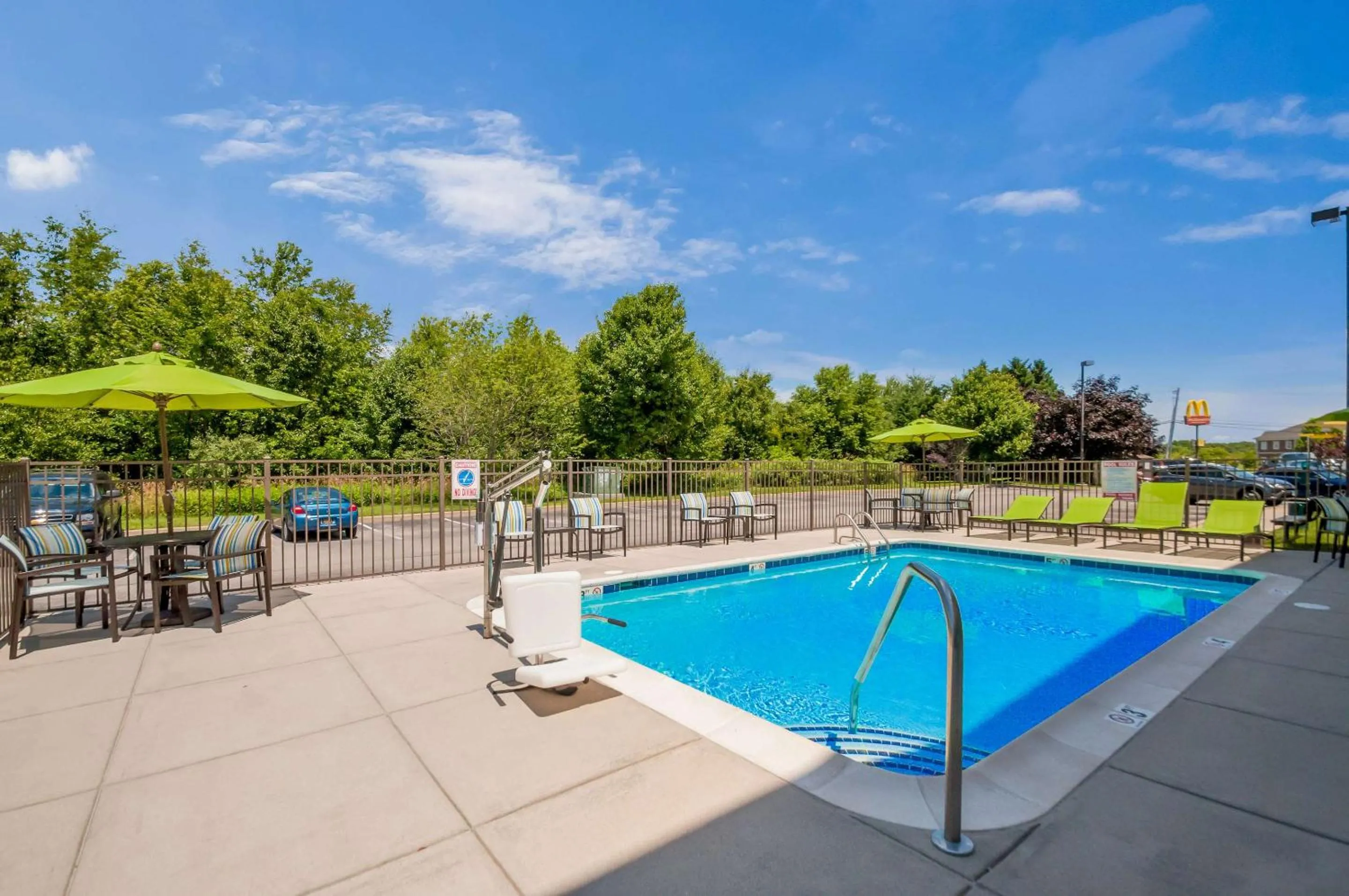 Swimming pool in Sleep Inn & Suites Dover University Area