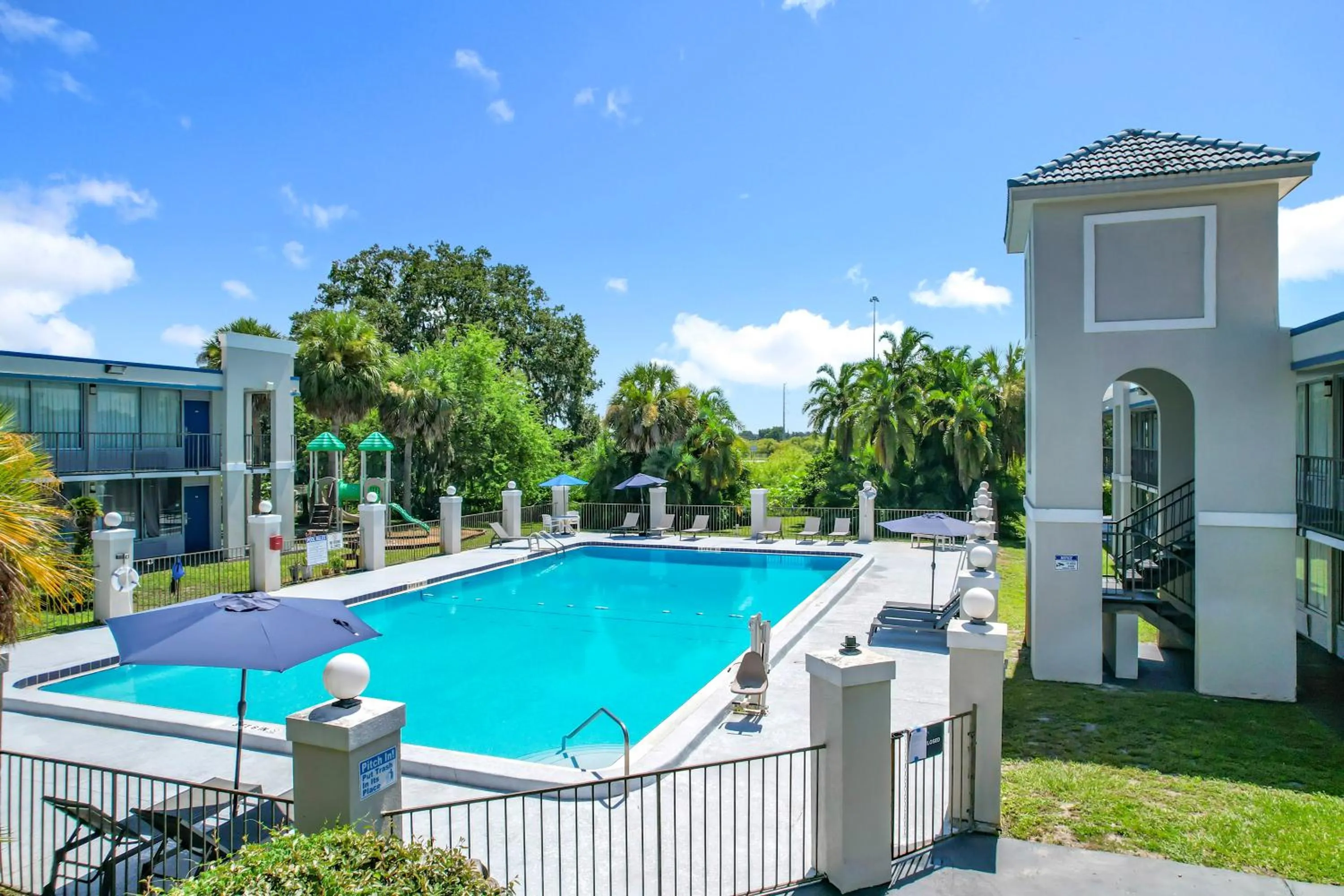 Swimming pool in Stayable Lakeland