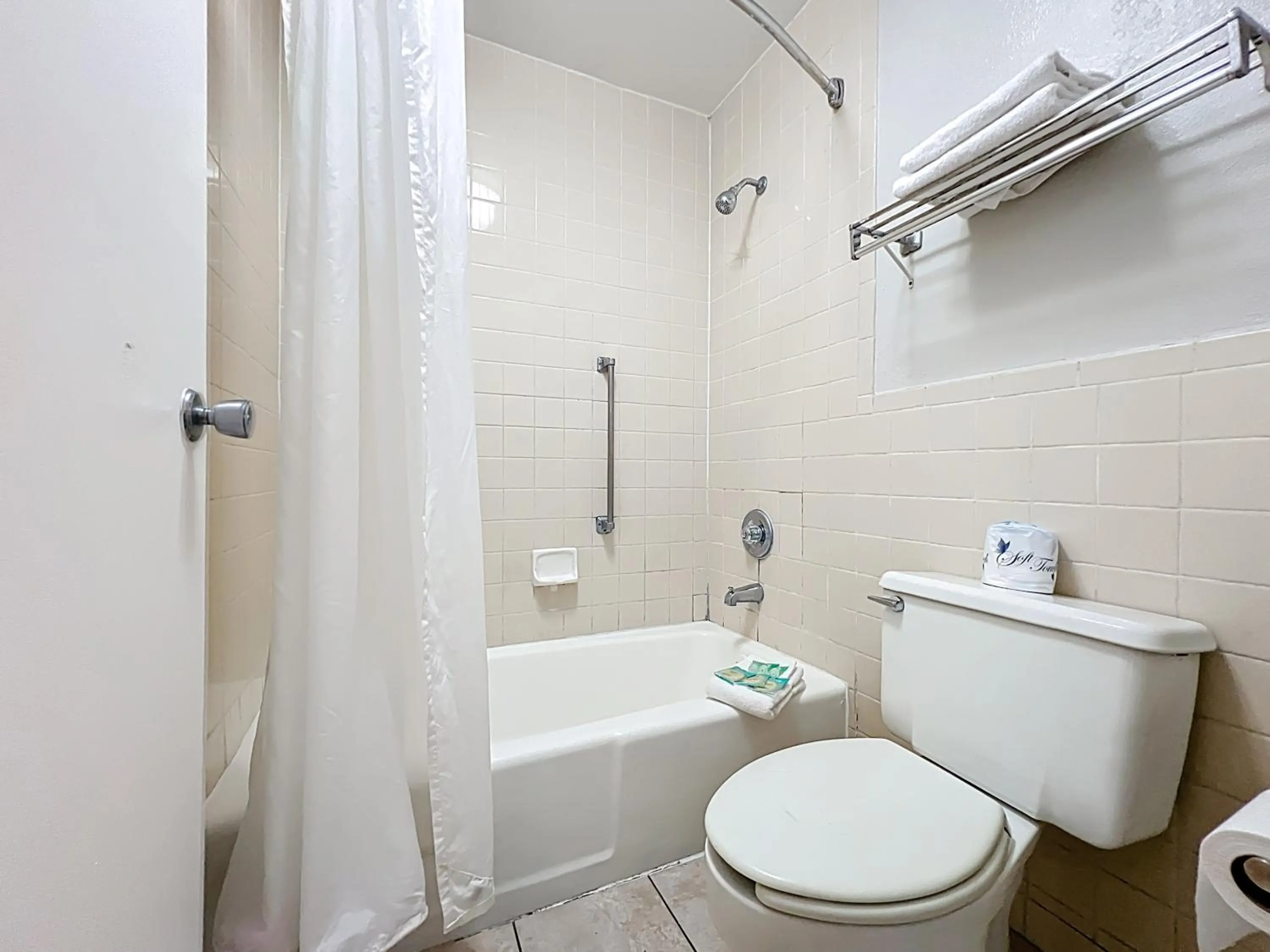 Bathroom in Stayable Lakeland