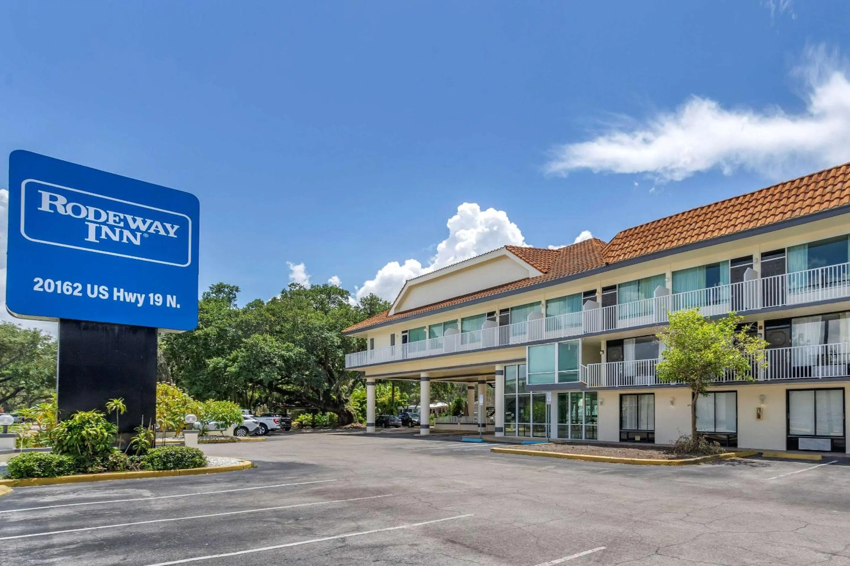 Property Building in Rodeway Inn Central Clearwater Beach