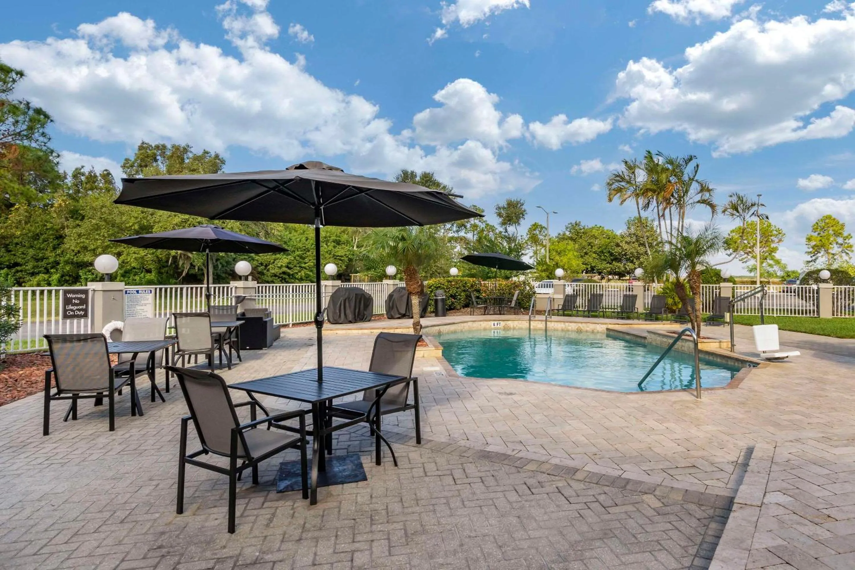 Swimming pool in Sleep Inn Clearwater-St Petersburg