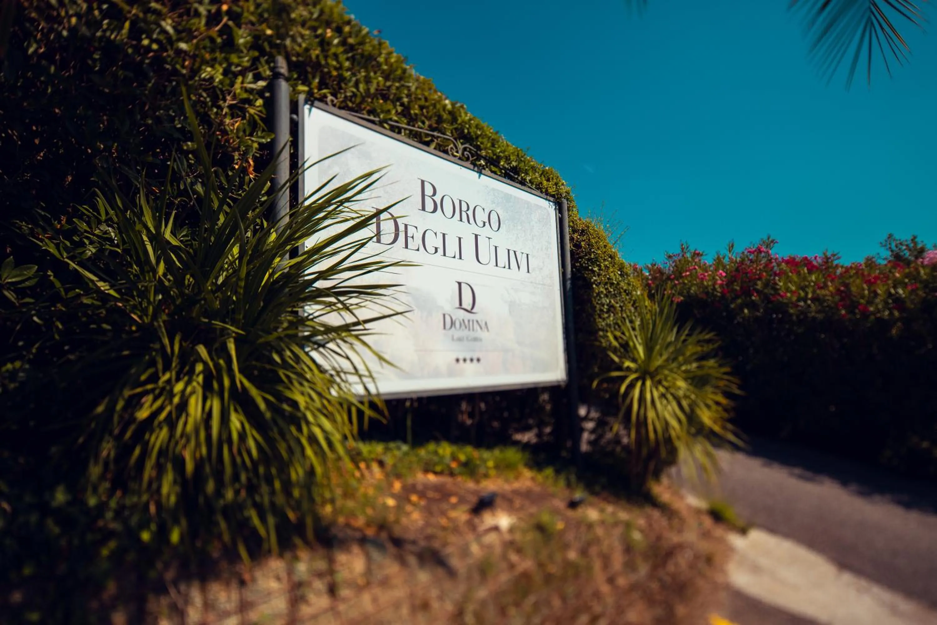 Facade/entrance in Domina Borgo degli Ulivi - Garda Lake