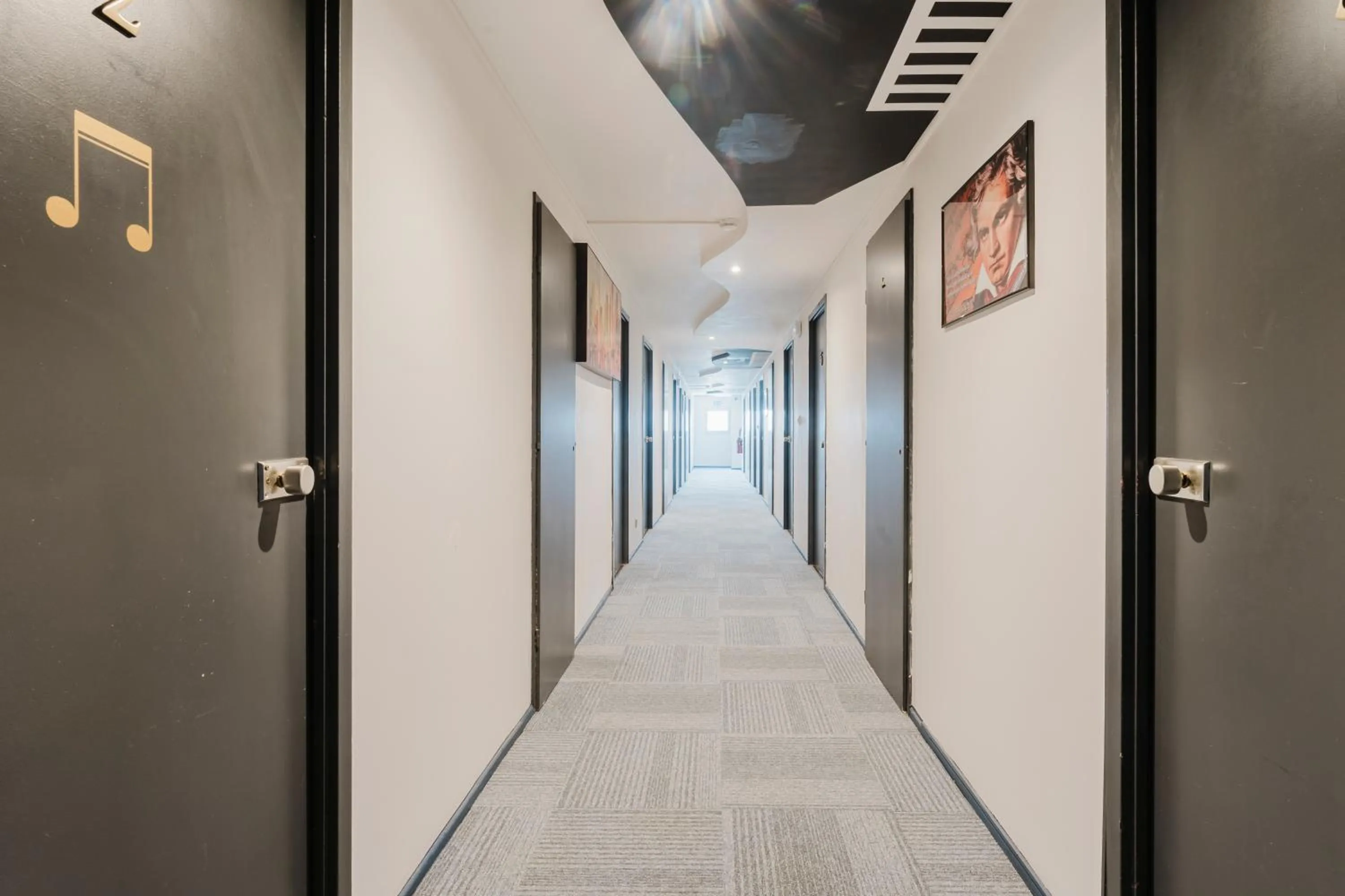 room service in Cap Hôtel