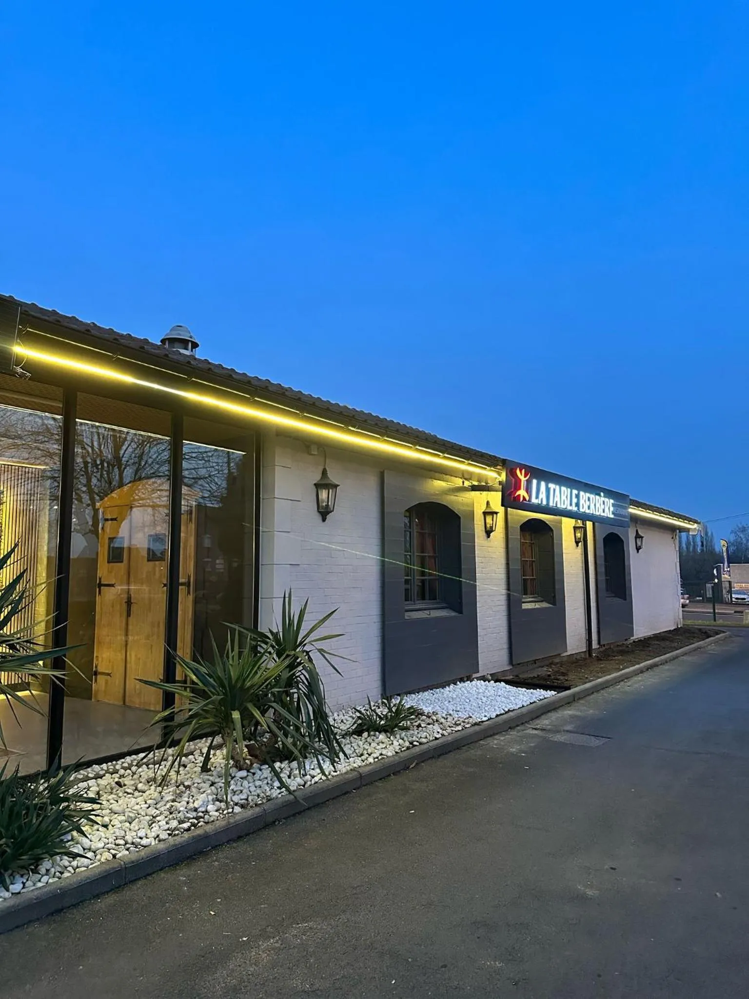 Restaurant/places to eat in Cap Hôtel