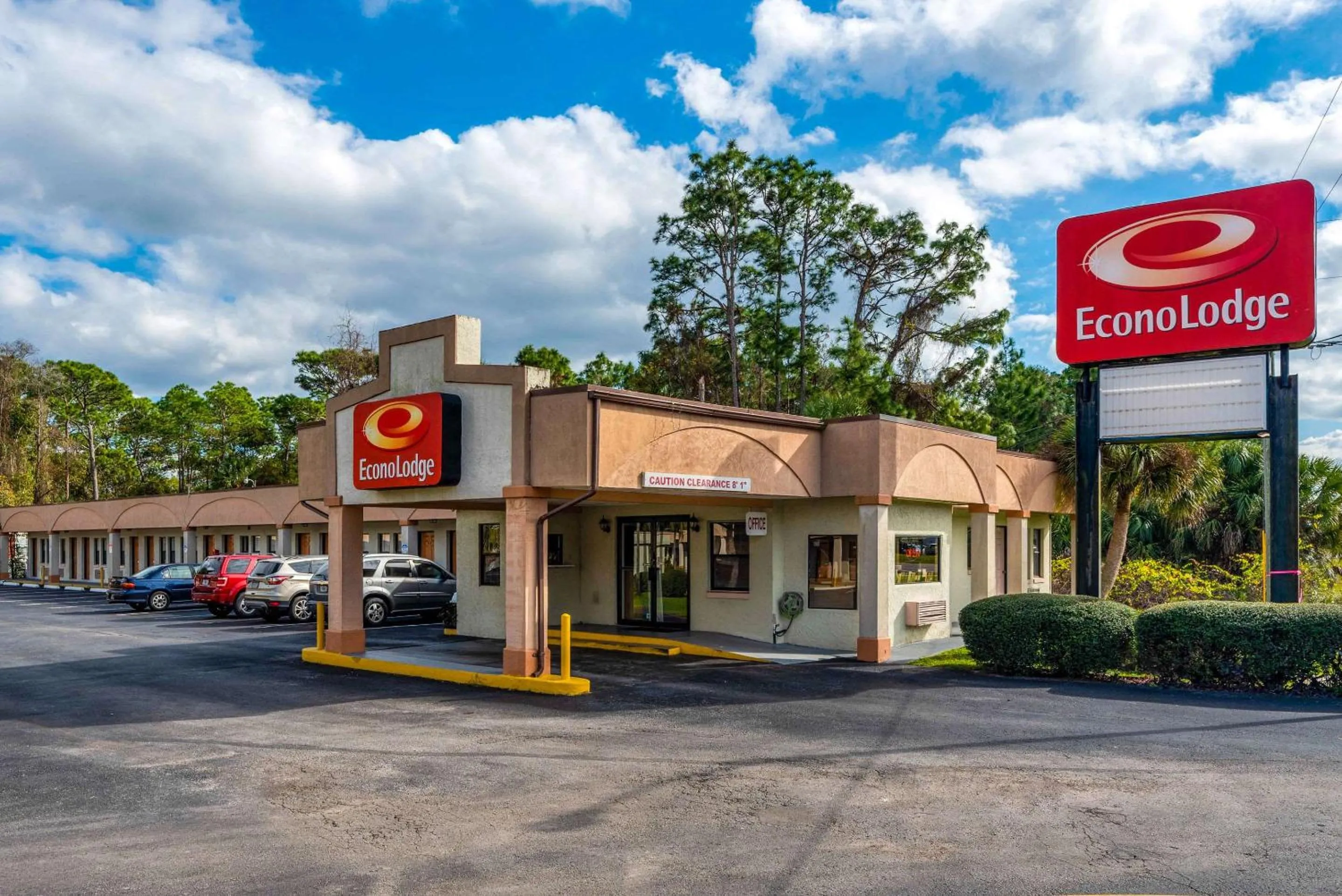 Property building in Econo Lodge