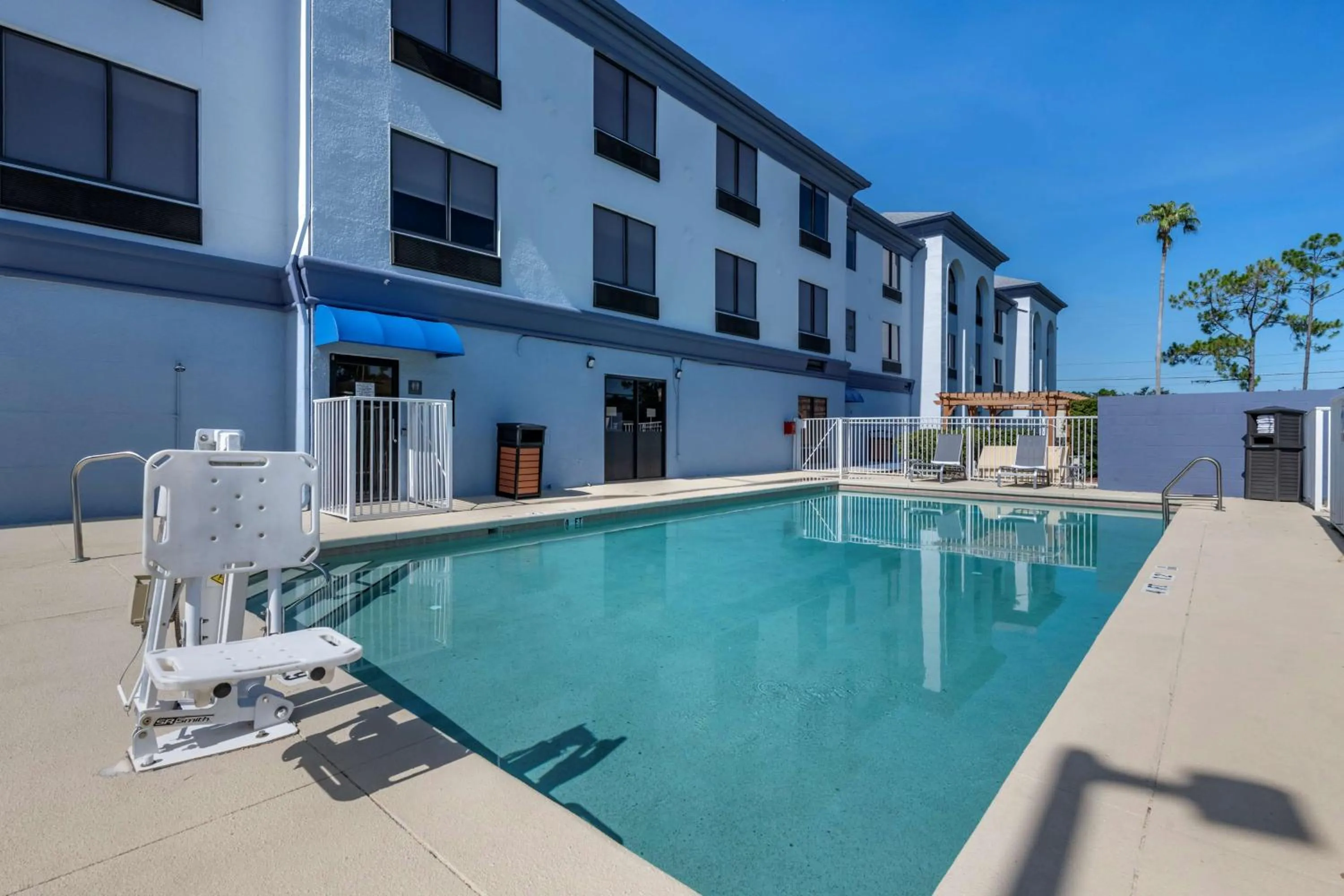 Pool view in Best Western Plus Orlando East - UCF Area