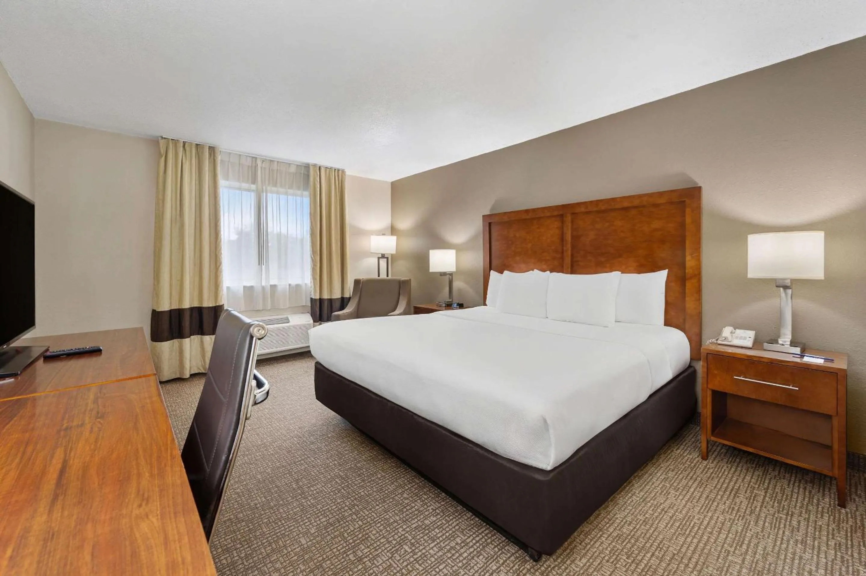 Bedroom, Bed in Comfort Inn Fort Myers Northeast