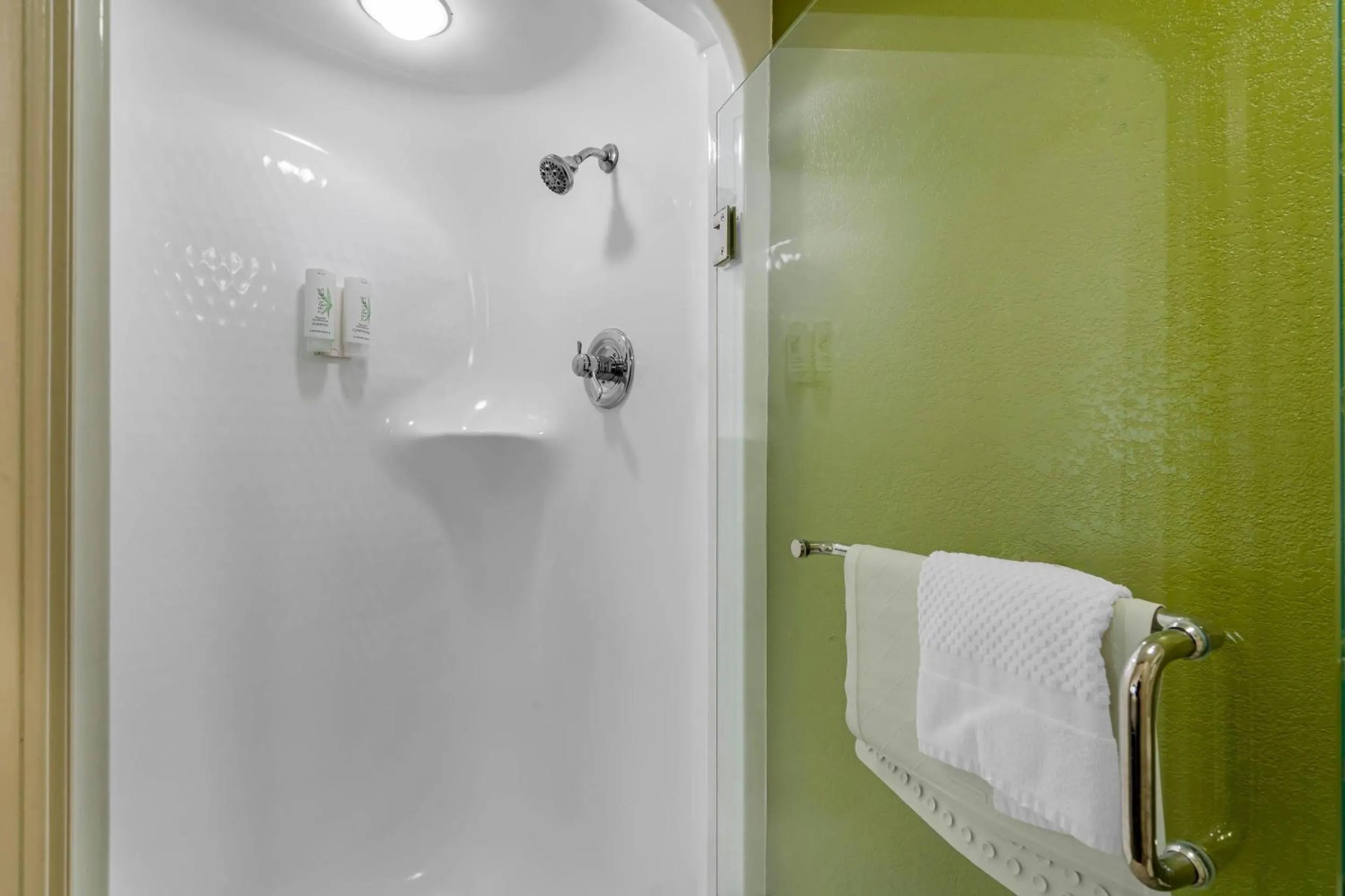 Bedroom in Sleep Inn near Busch Gardens - USF