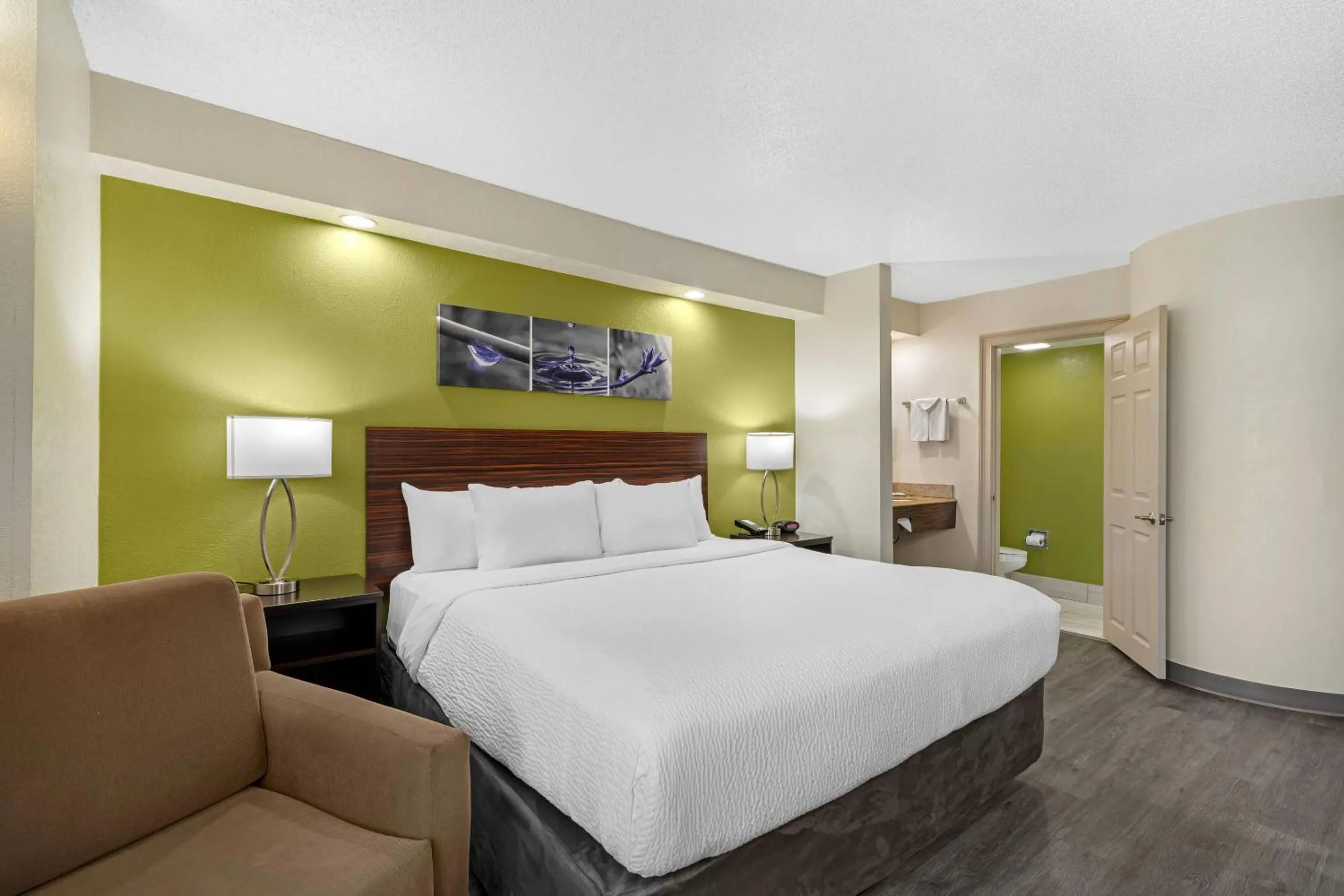 Bedroom, Bed in Sleep Inn near Busch Gardens - USF