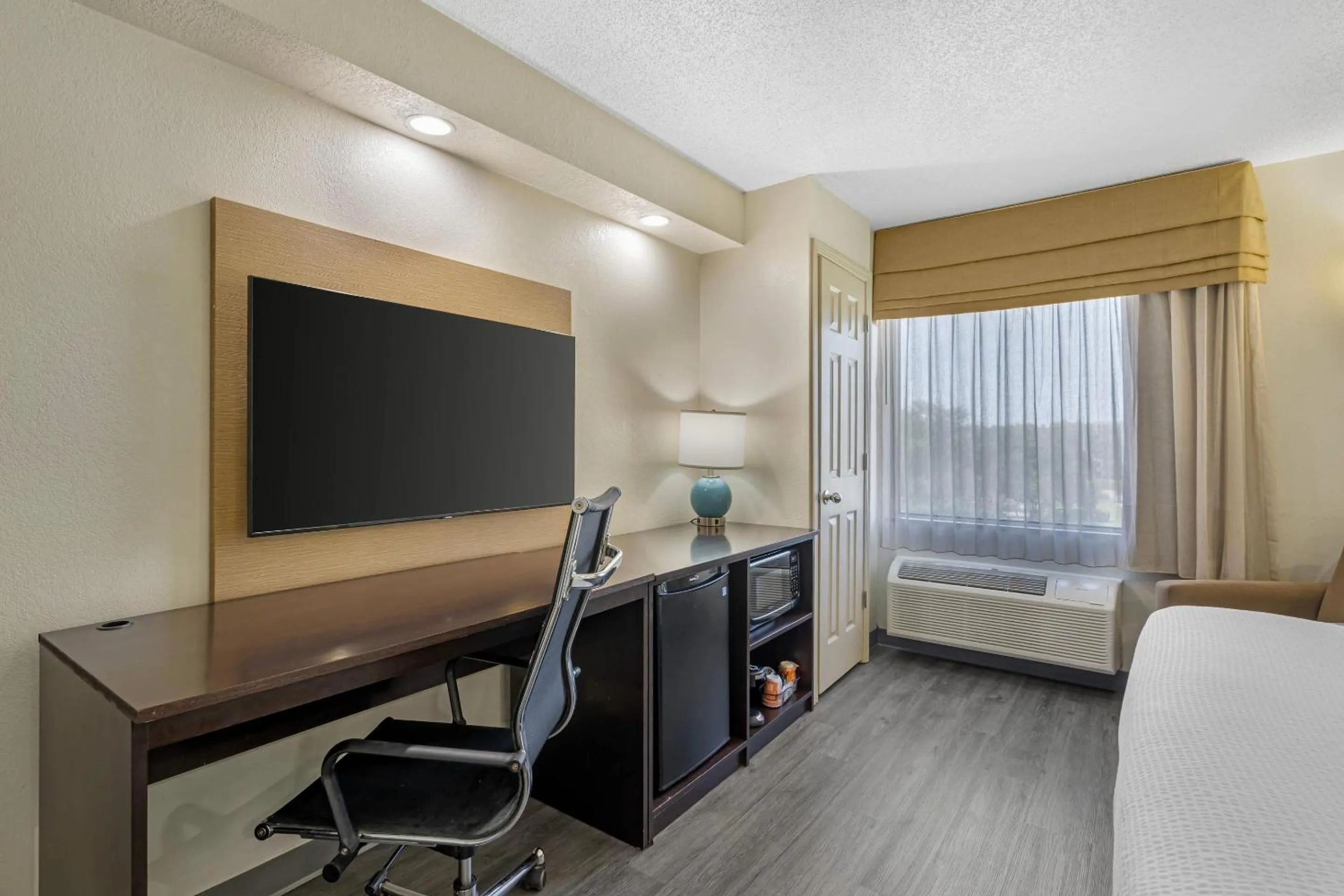 Bedroom, Bed in Sleep Inn near Busch Gardens - USF