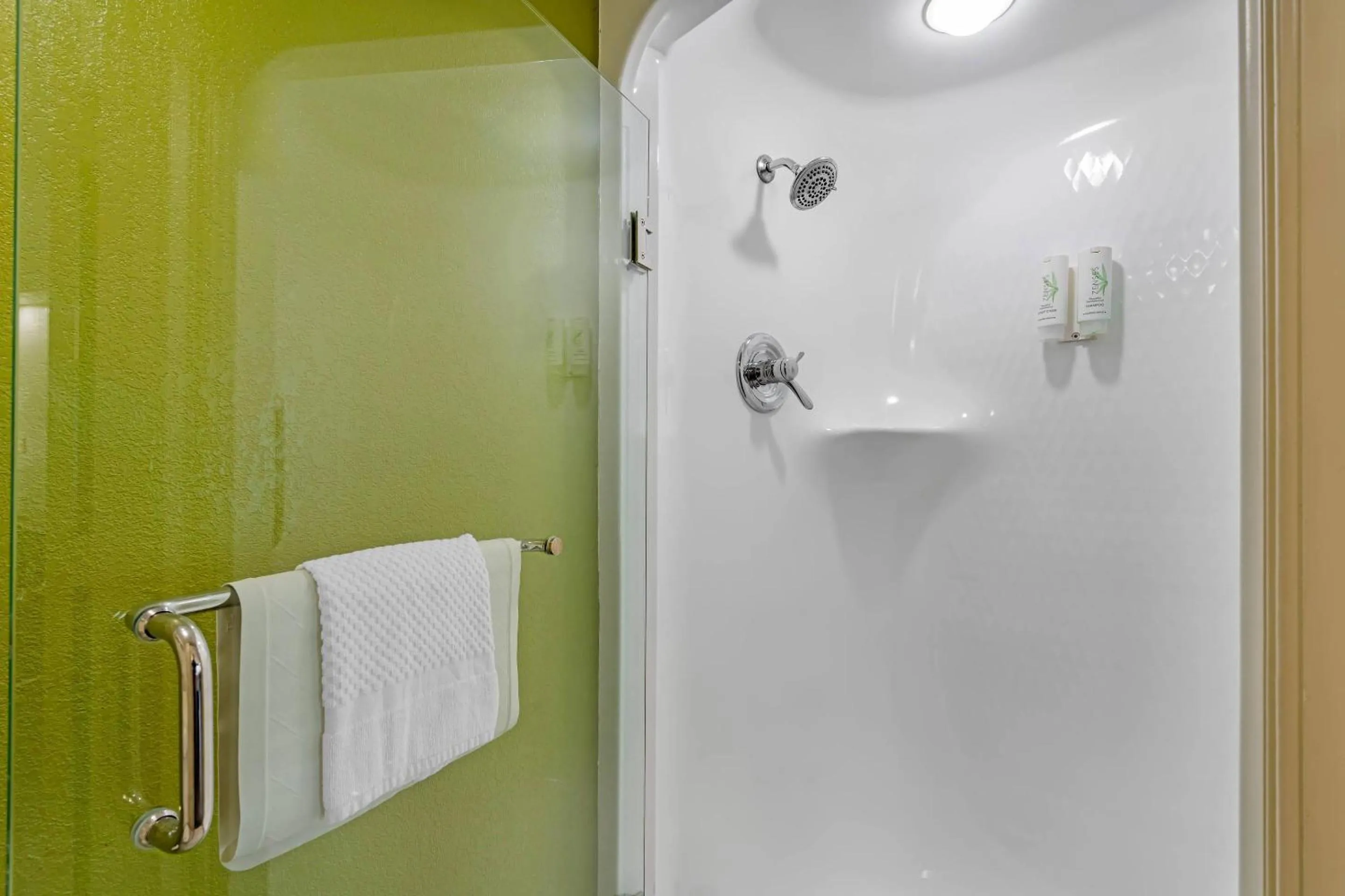 Bedroom in Sleep Inn near Busch Gardens - USF