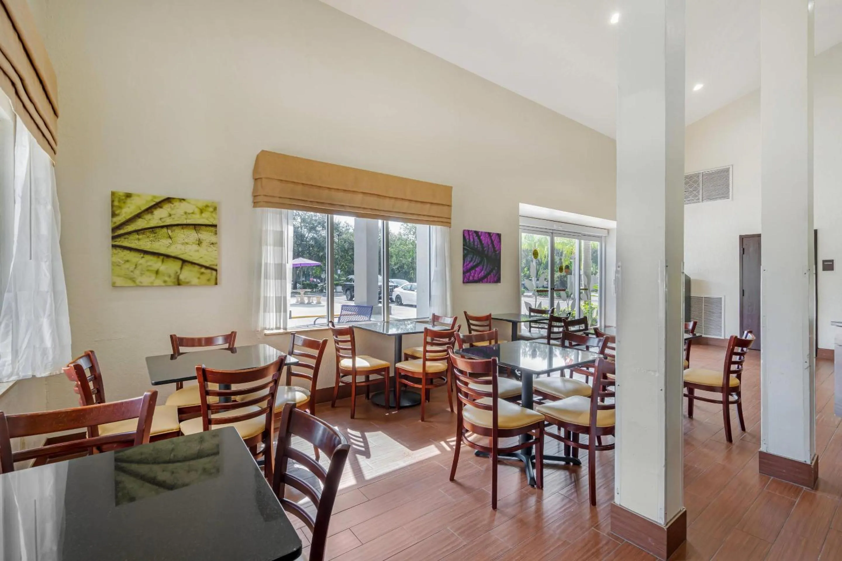 Breakfast in Sleep Inn near Busch Gardens - USF