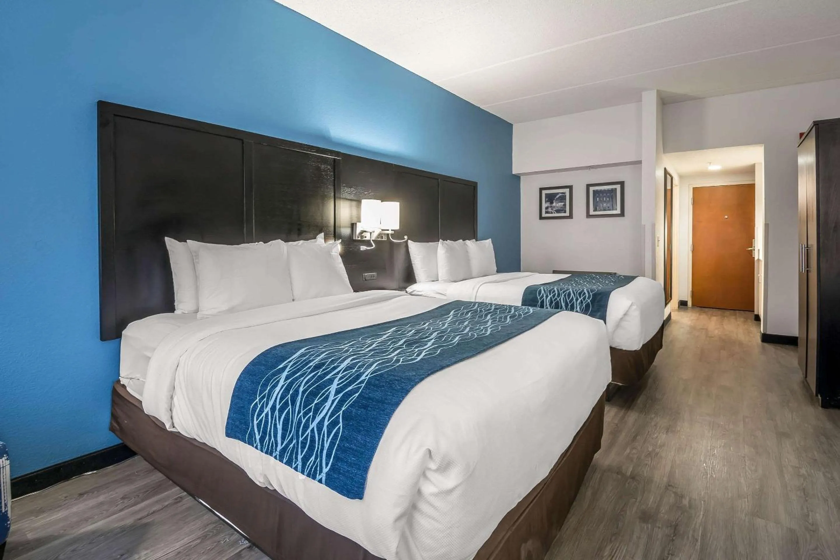 Photo of the whole room, Bed in Comfort Inn University