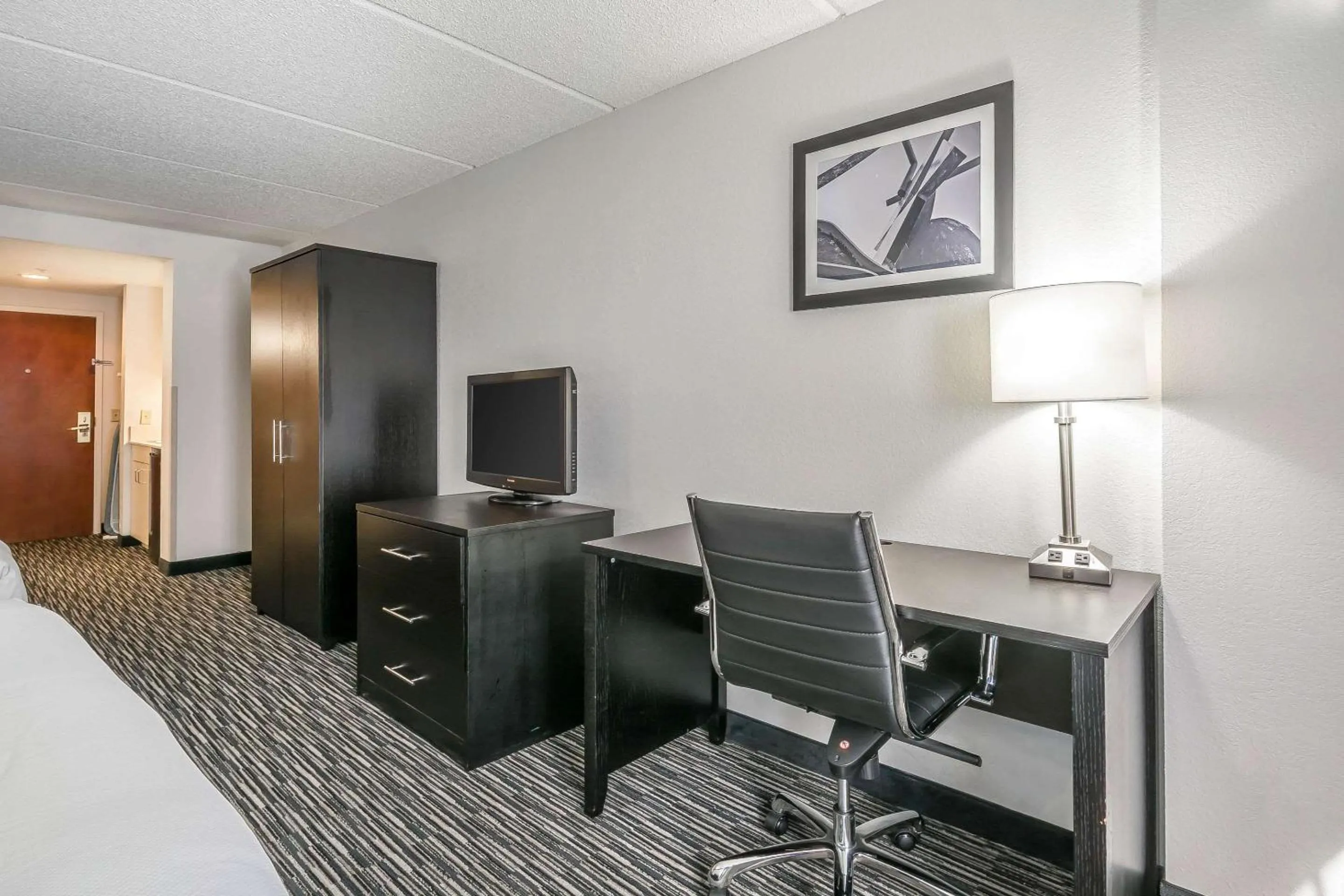 Photo of the whole room, Bed in Comfort Inn University