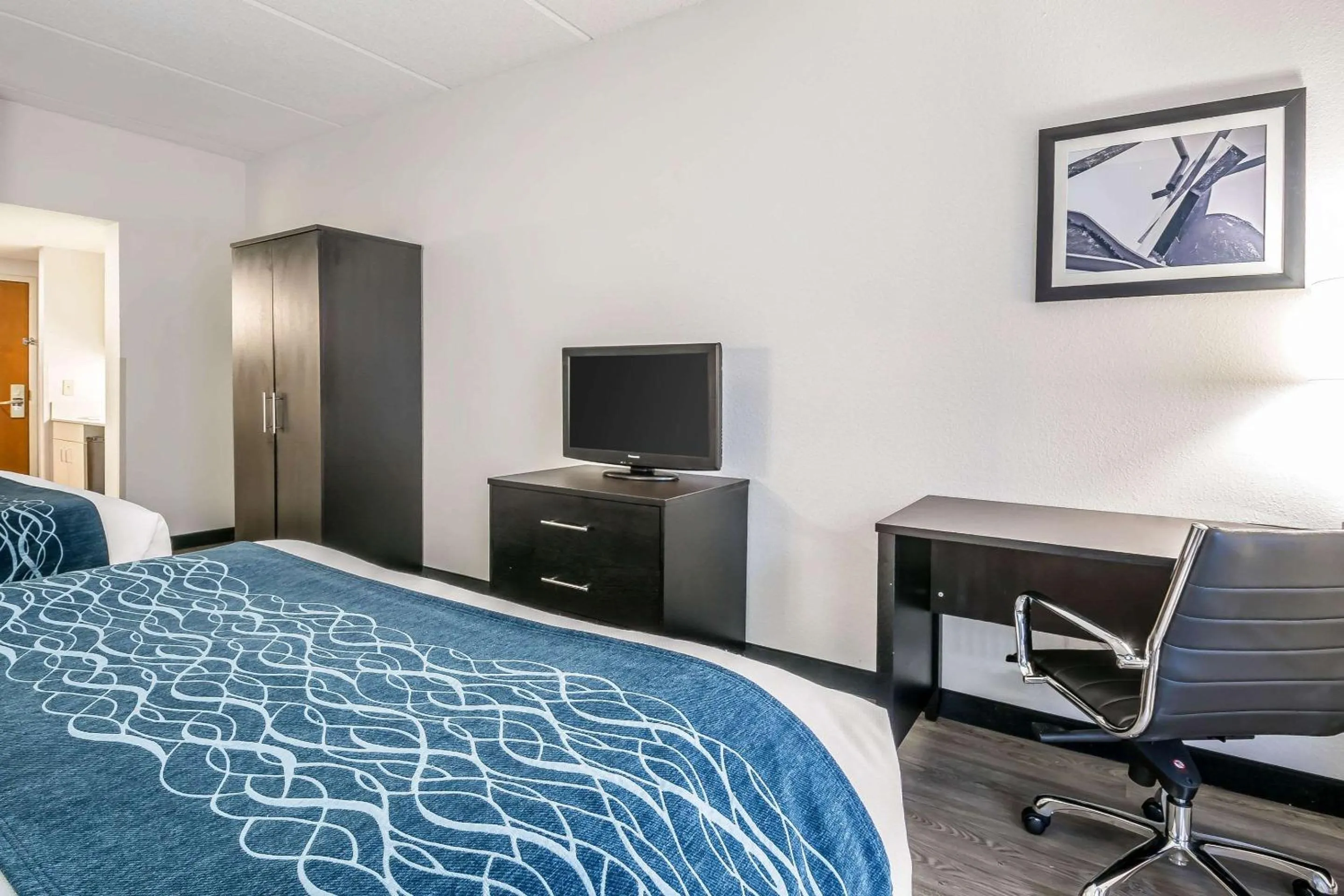 Photo of the whole room, Bed in Comfort Inn University