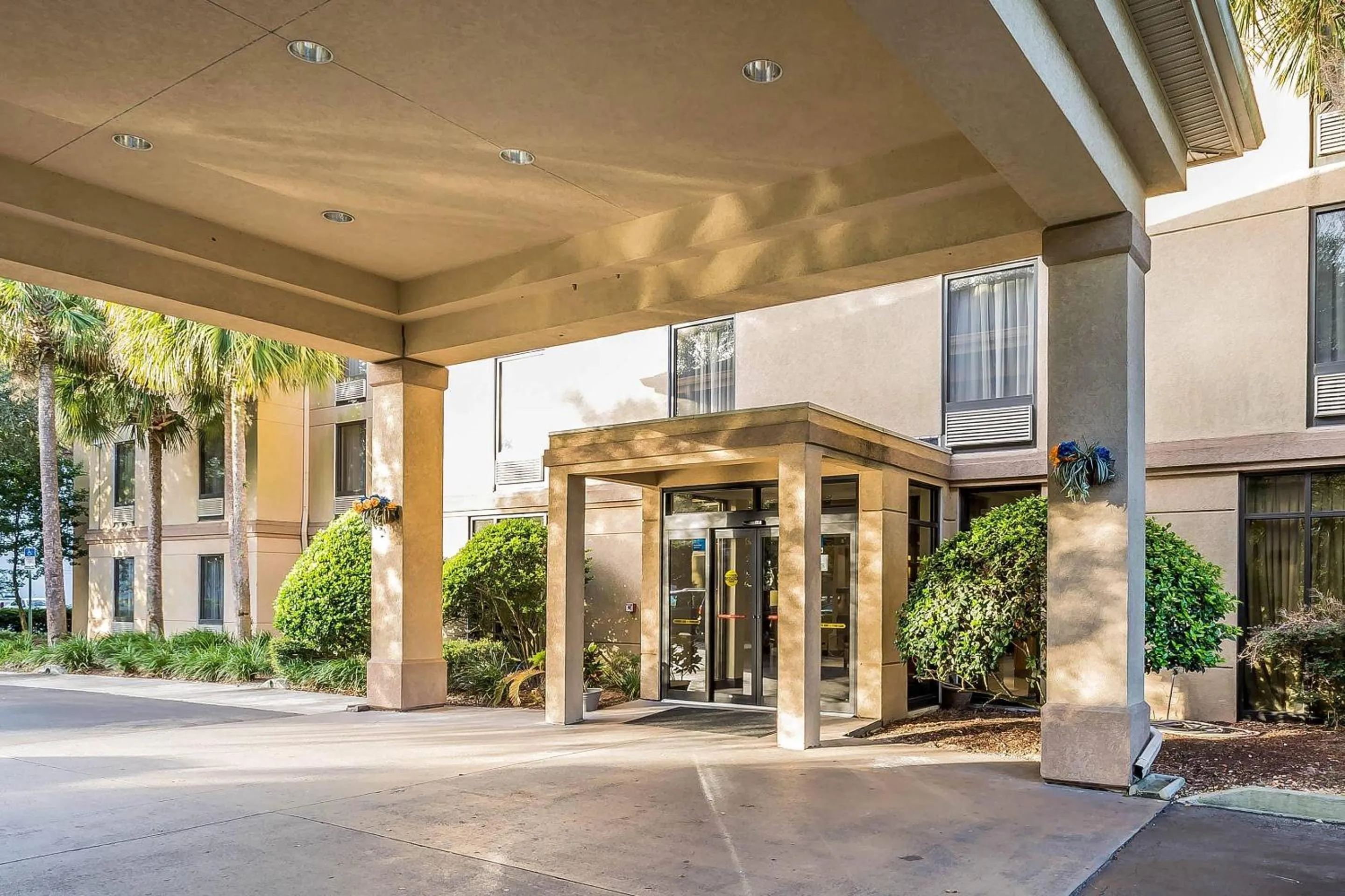 Property building in Comfort Inn University