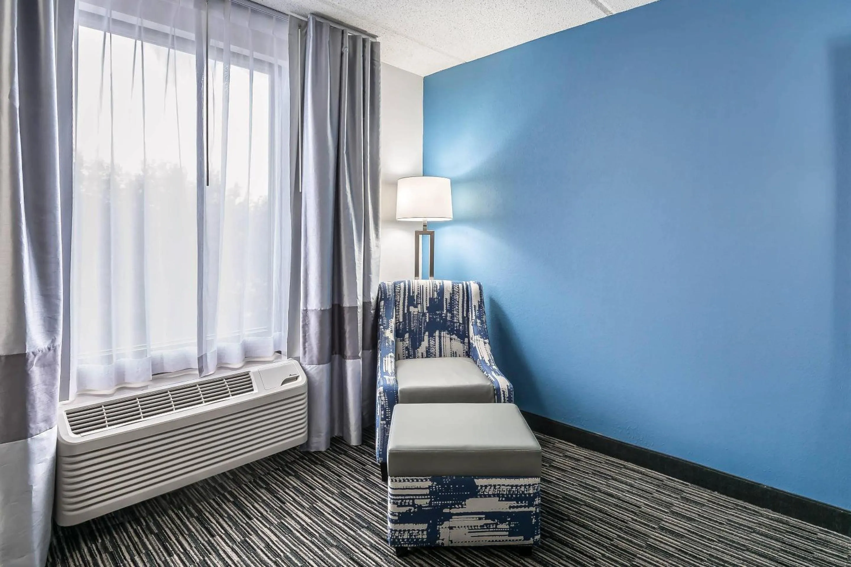 Bedroom, Bed in Comfort Inn University