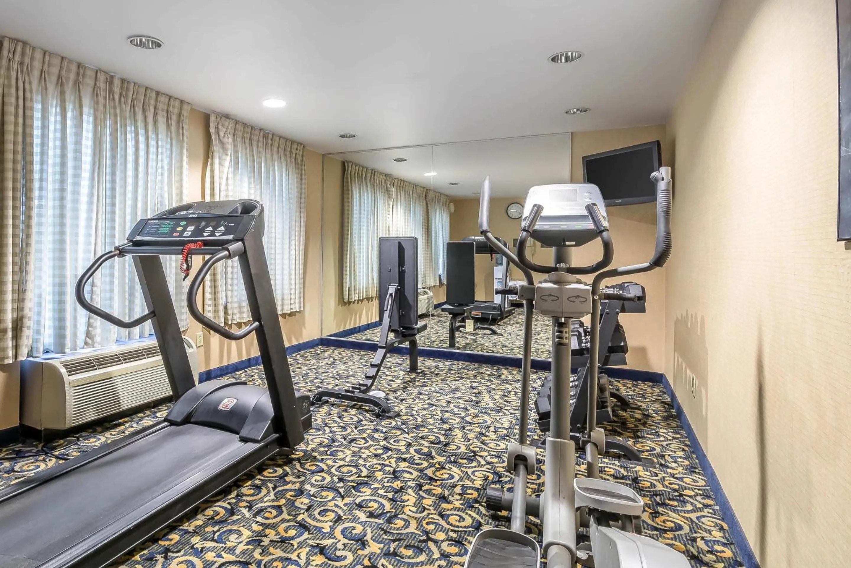 Fitness centre/facilities in Comfort Inn University