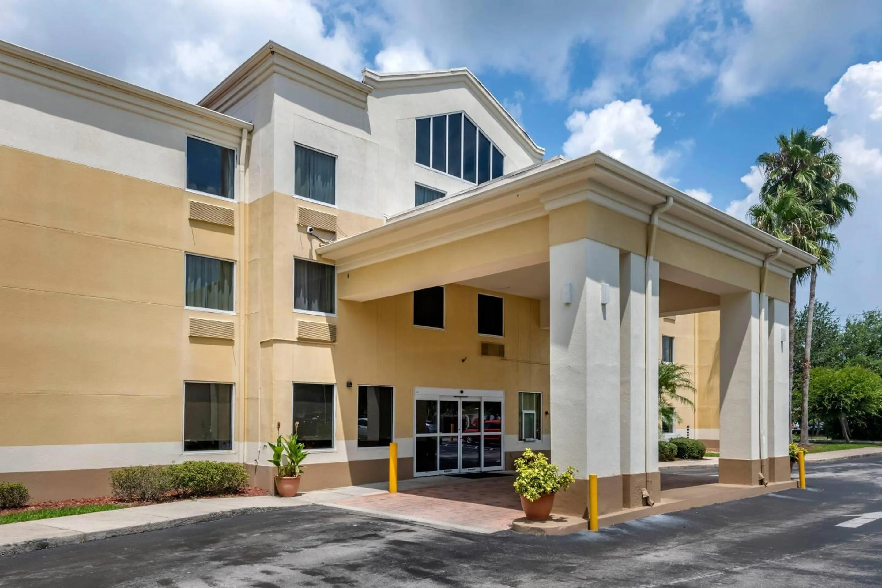 Property building in Comfort Inn & Suites DeLand - near University