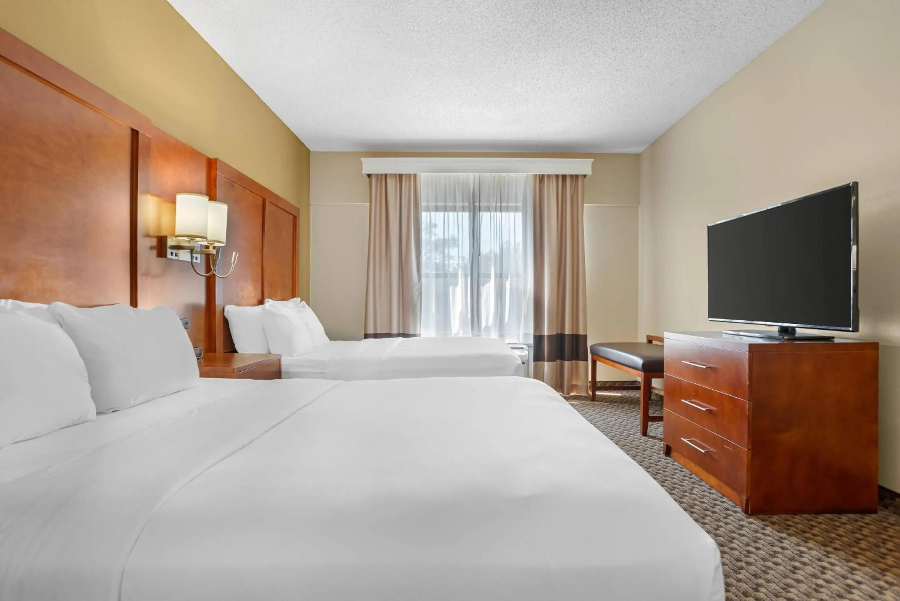 Bedroom, Bed in Comfort Suites Tallahassee Capitol - University Area