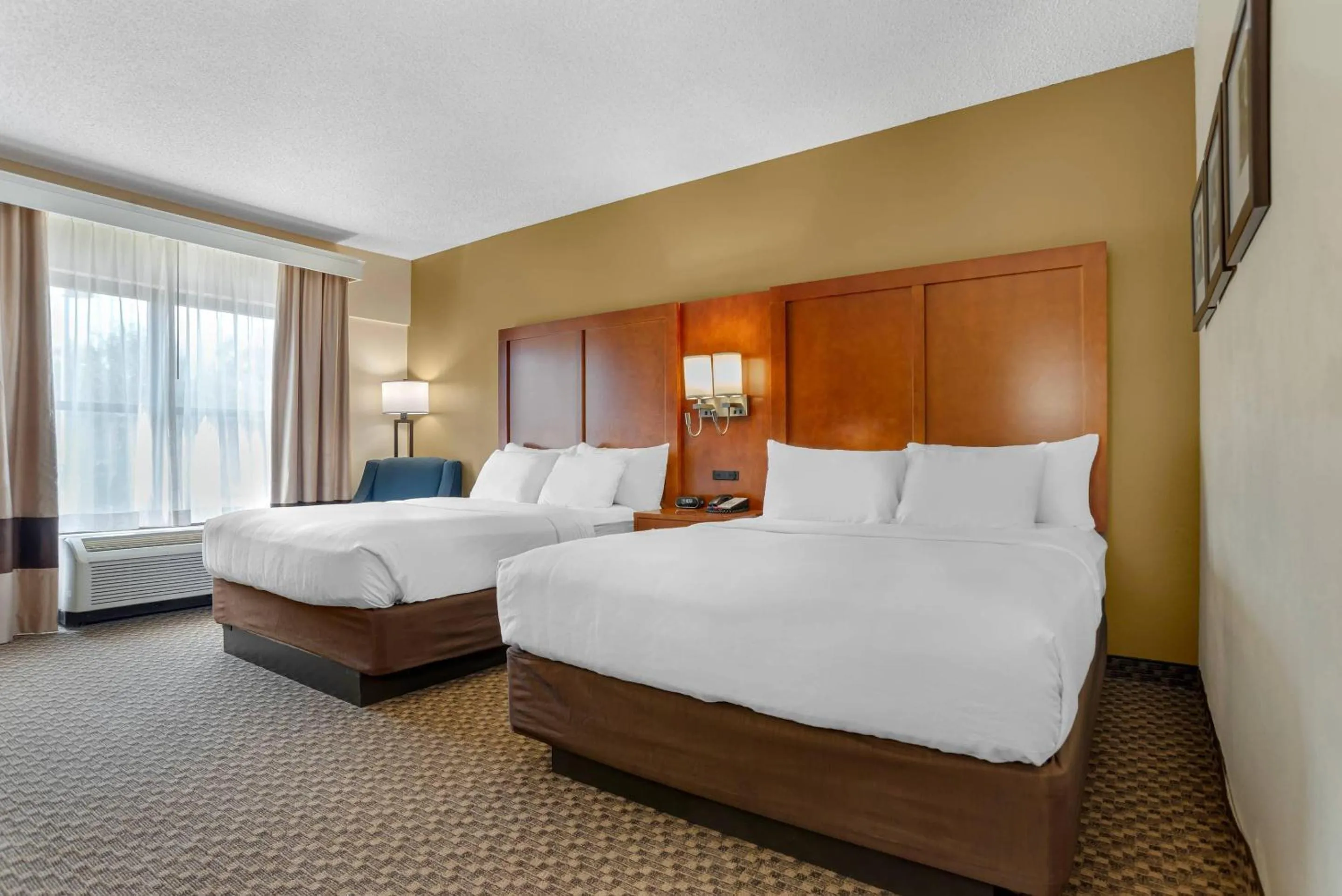 Bedroom, Bed in Comfort Suites Tallahassee Capitol - University Area