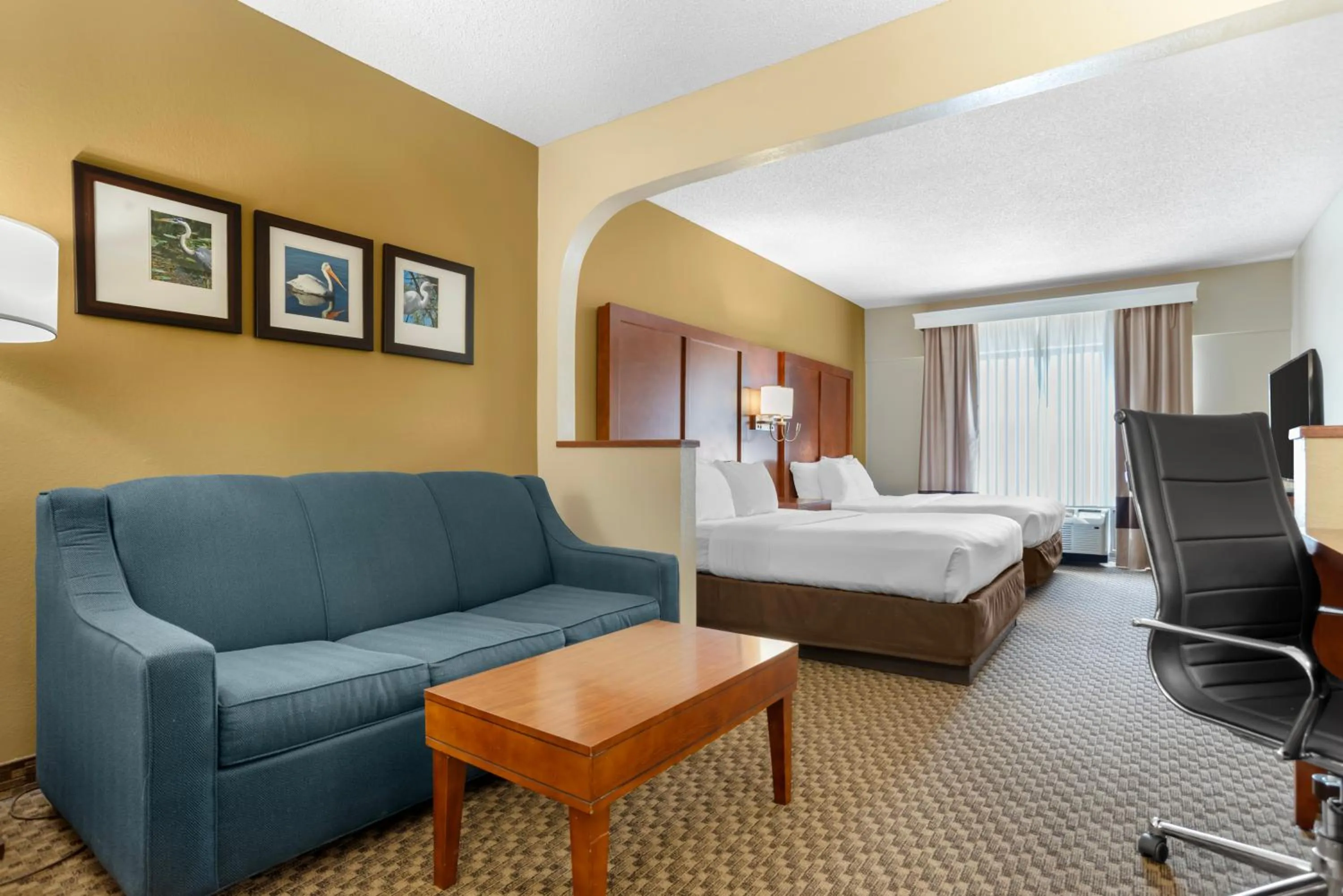 Bed in Comfort Suites Tallahassee Capitol - University Area