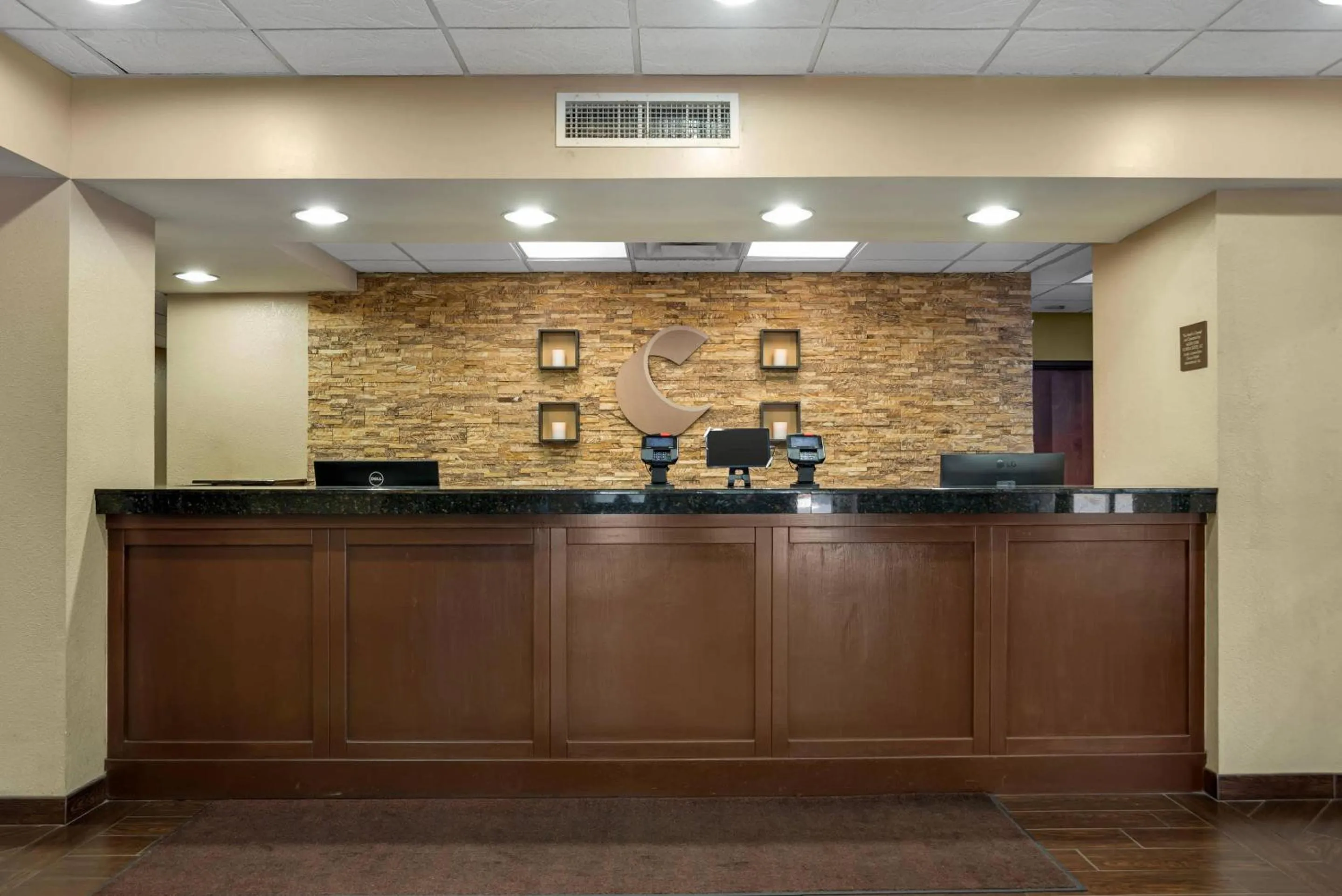 Lobby or reception in Comfort Suites Tallahassee Capitol - University Area